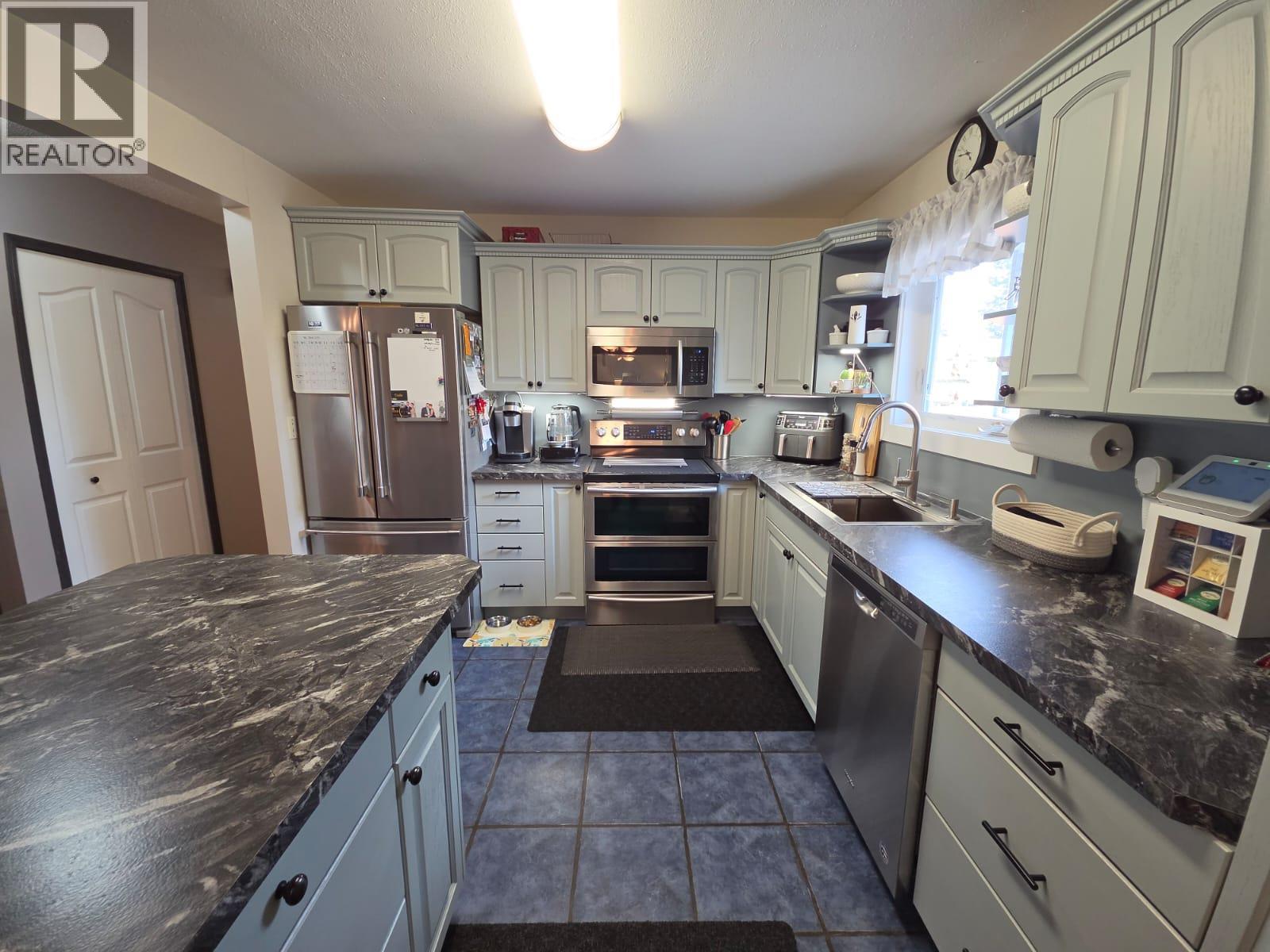 144 Chamberlain Crescent, Tumbler Ridge, British Columbia  V0C 2W0 - Photo 17 - 10398353