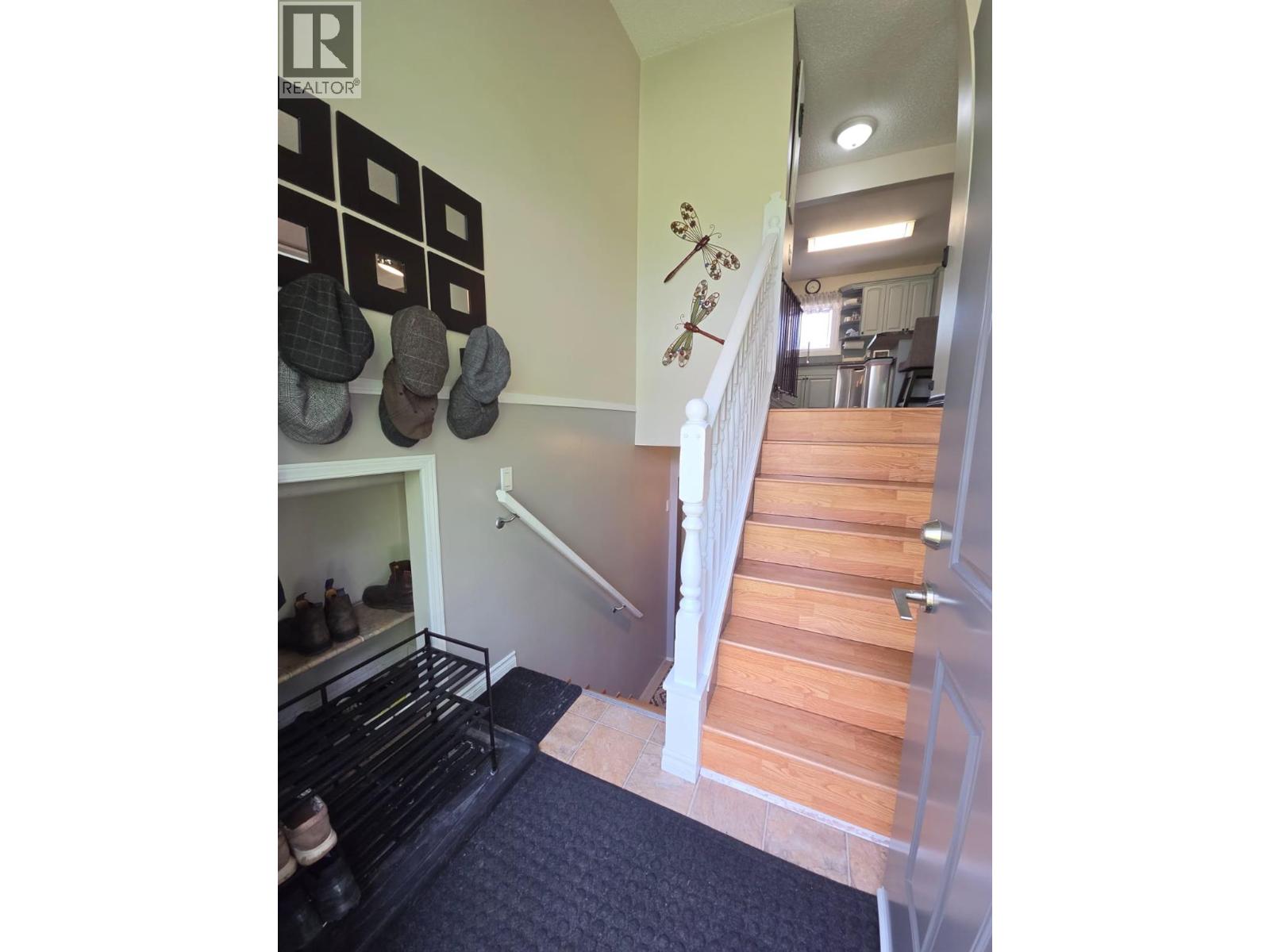 144 Chamberlain Crescent, Tumbler Ridge, British Columbia  V0C 2W0 - Photo 2 - 10398353