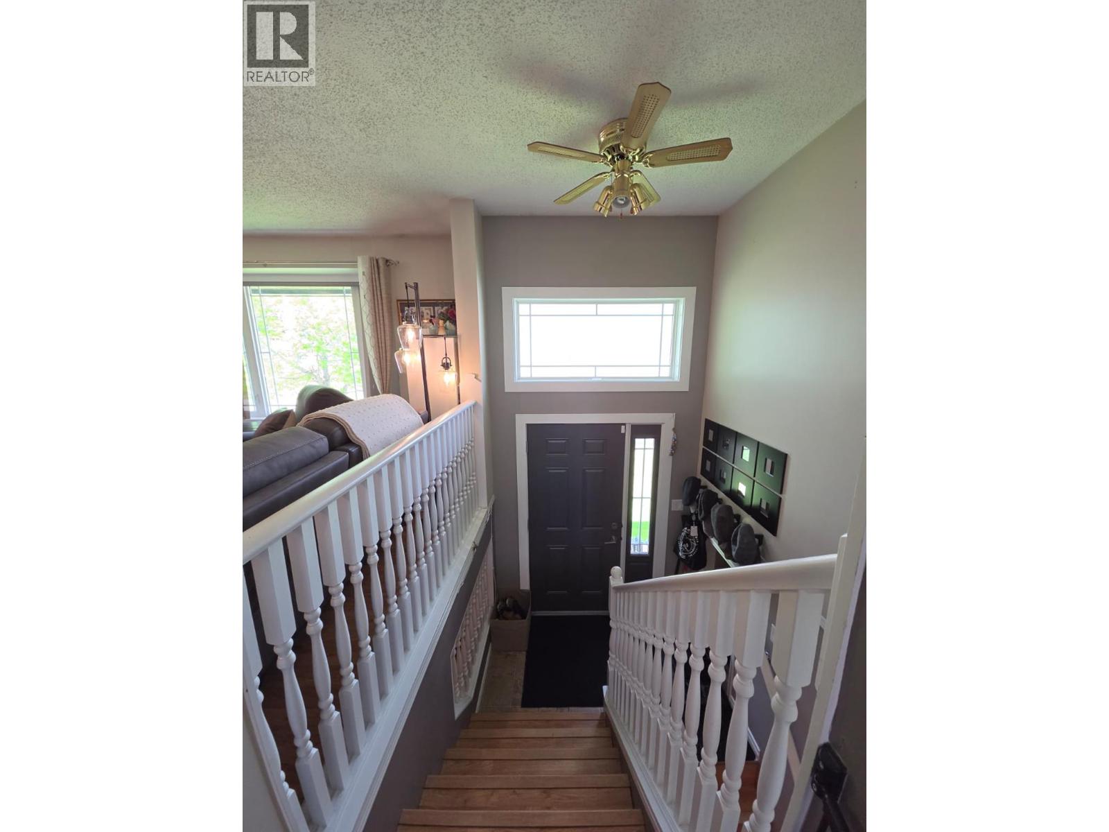 144 Chamberlain Crescent, Tumbler Ridge, British Columbia  V0C 2W0 - Photo 3 - 10398353