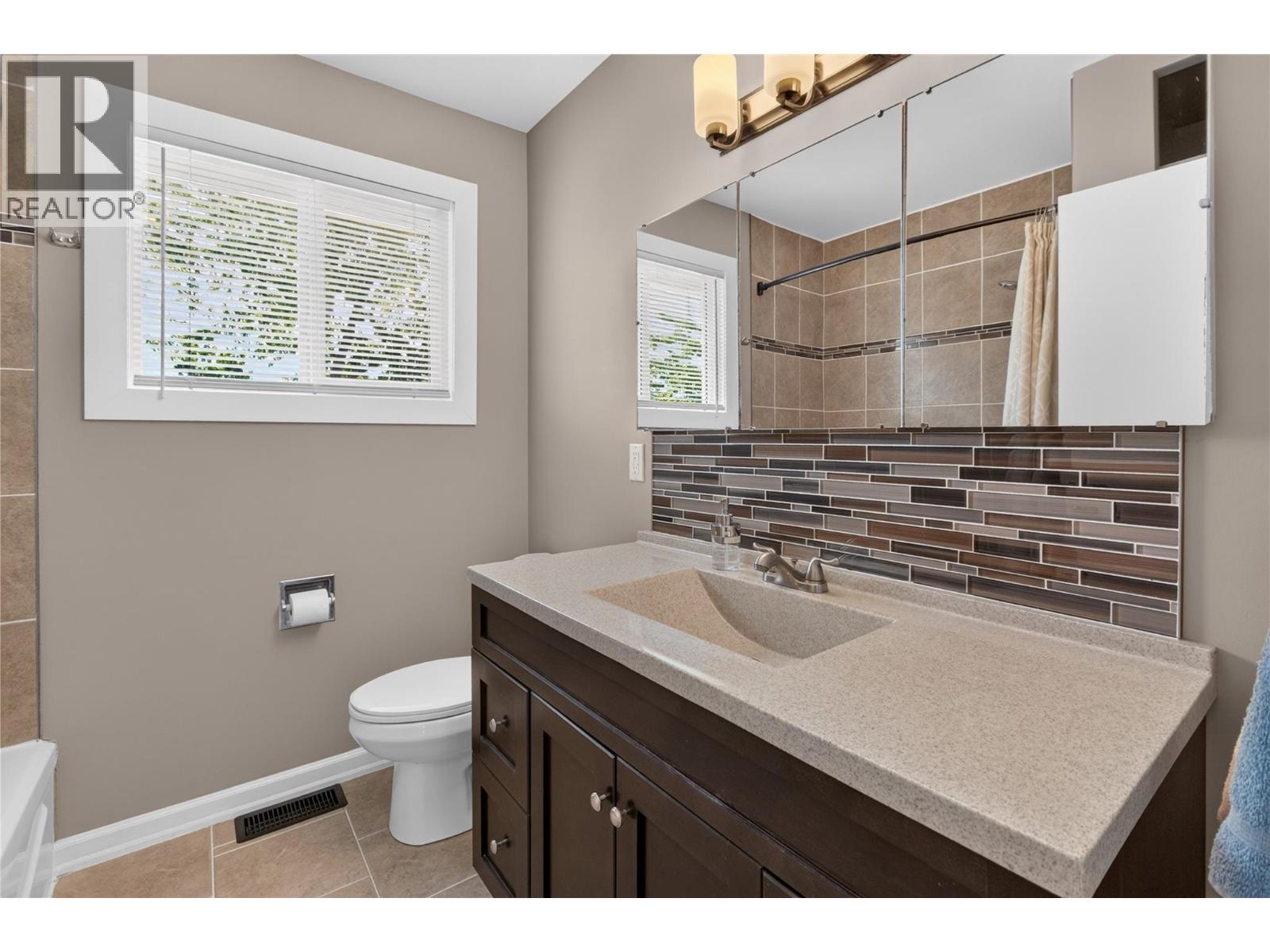 2470 Mckenzie Street, Penticton, British Columbia  V2A 6H7 - Photo 15 - 10398288