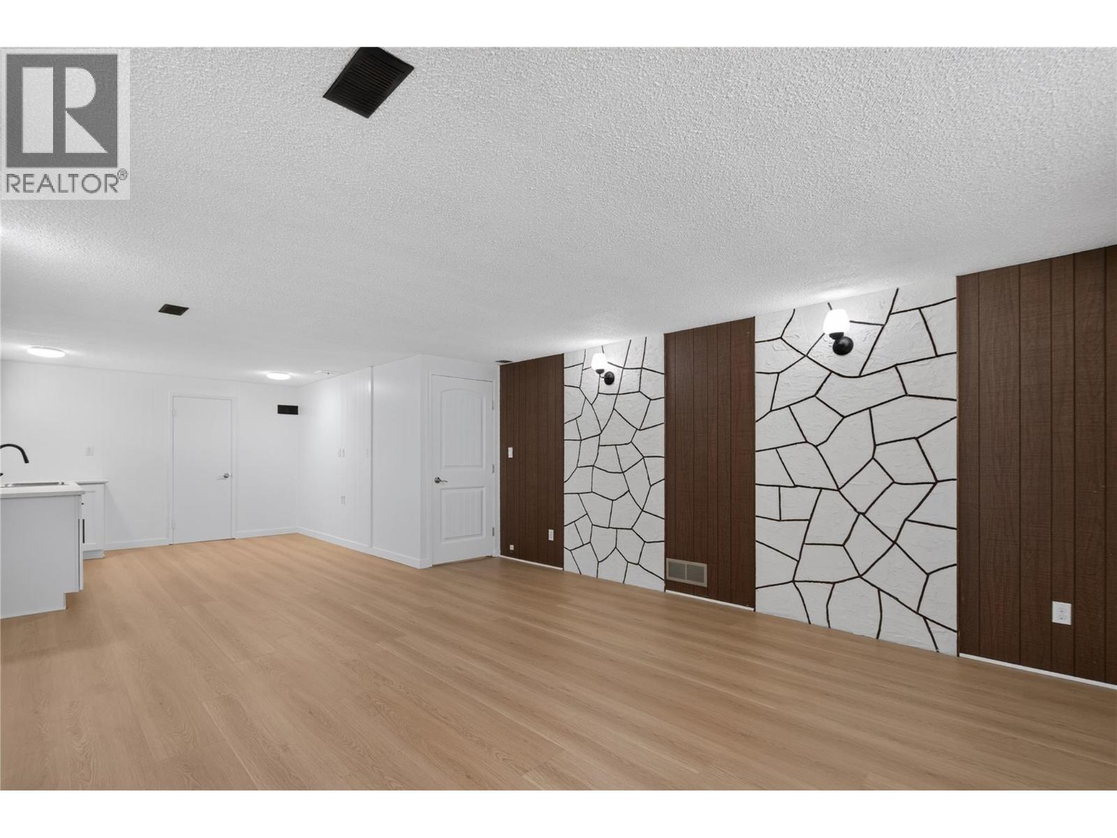 2470 Mckenzie Street, Penticton, British Columbia  V2A 6H7 - Photo 20 - 10398288