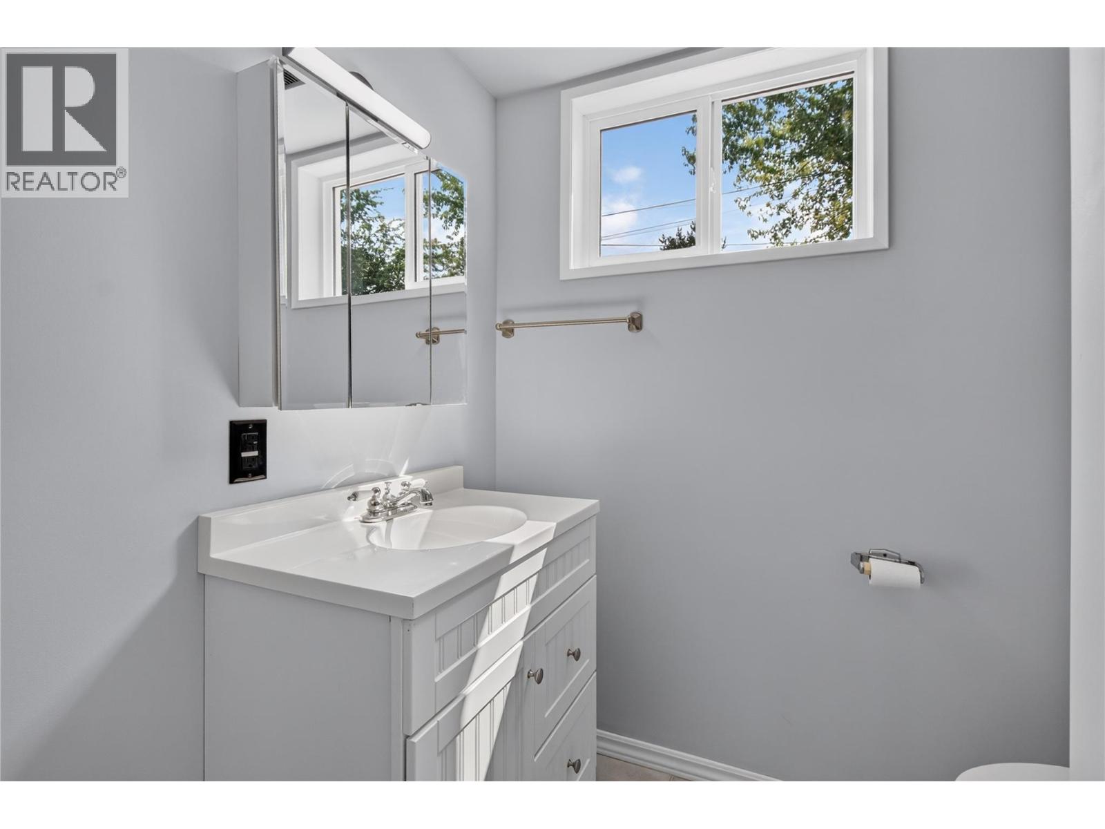 2470 Mckenzie Street, Penticton, British Columbia  V2A 6H7 - Photo 23 - 10398288