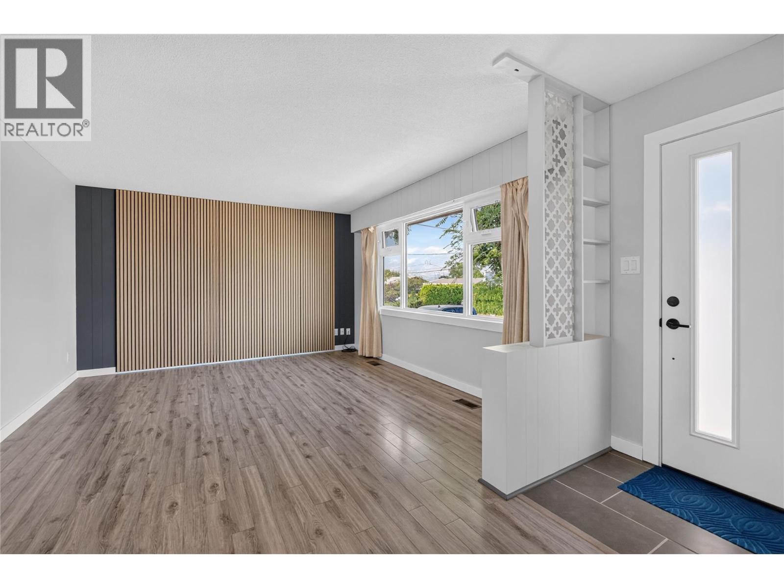 2470 Mckenzie Street, Penticton, British Columbia  V2A 6H7 - Photo 4 - 10398288