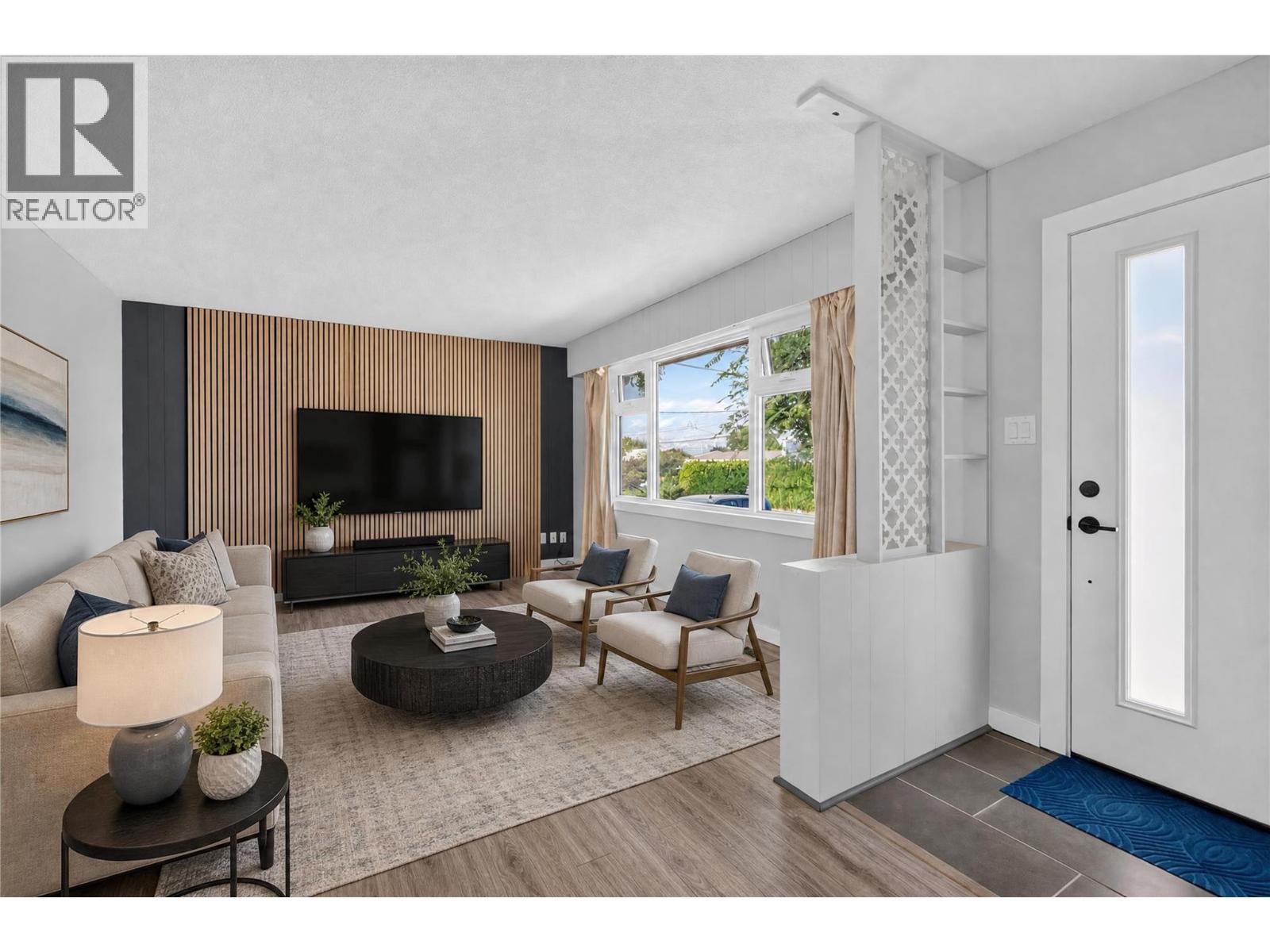 2470 Mckenzie Street, Penticton, British Columbia  V2A 6H7 - Photo 5 - 10398288
