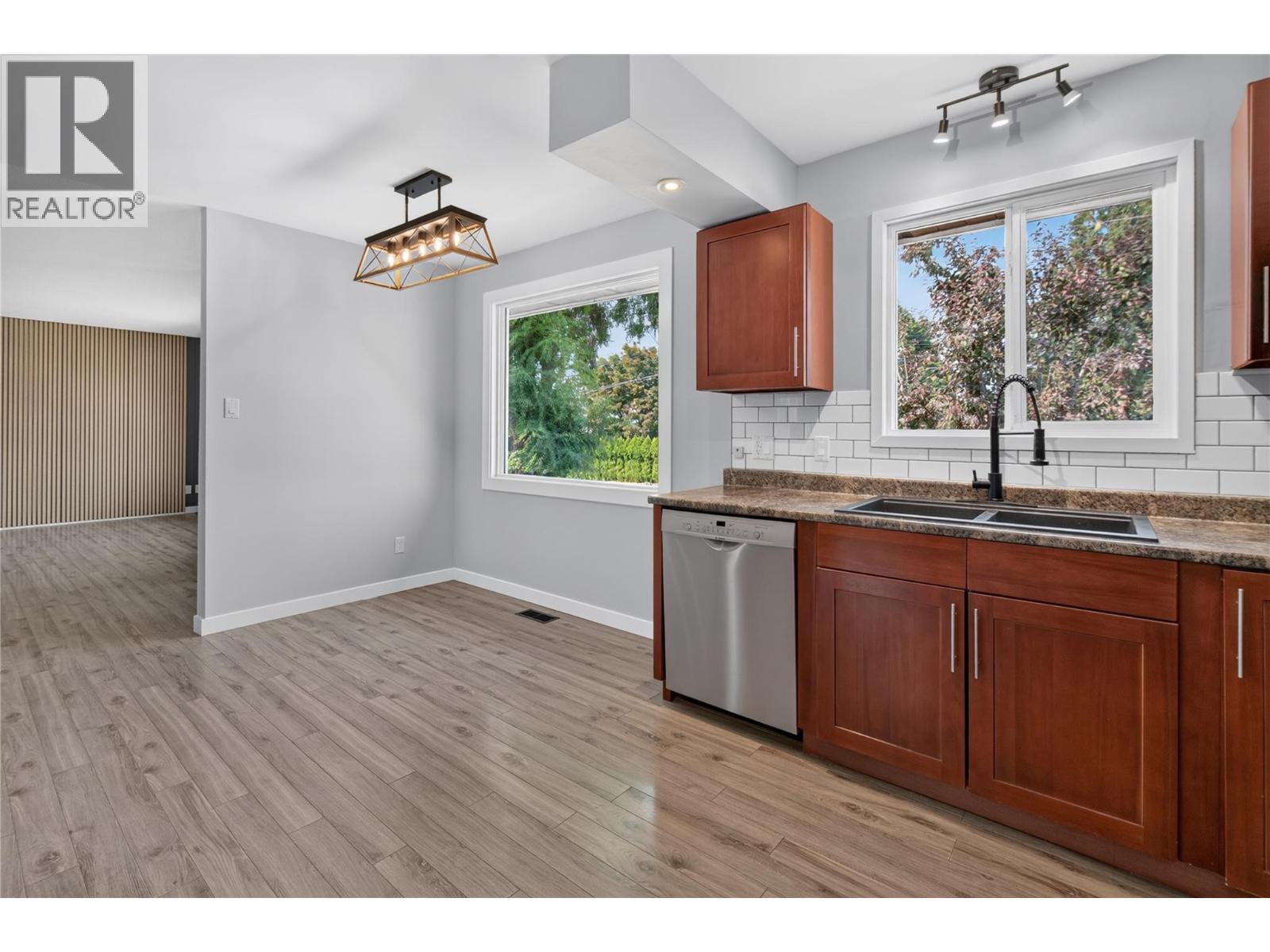2470 Mckenzie Street, Penticton, British Columbia  V2A 6H7 - Photo 9 - 10398288