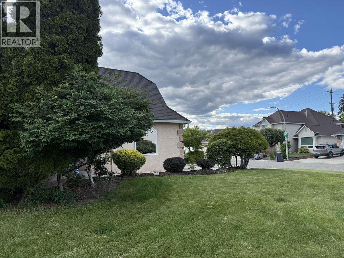 877 Springside Court, Kelowna, British Columbia  V1W 3L8 - Photo 6 - 10398507