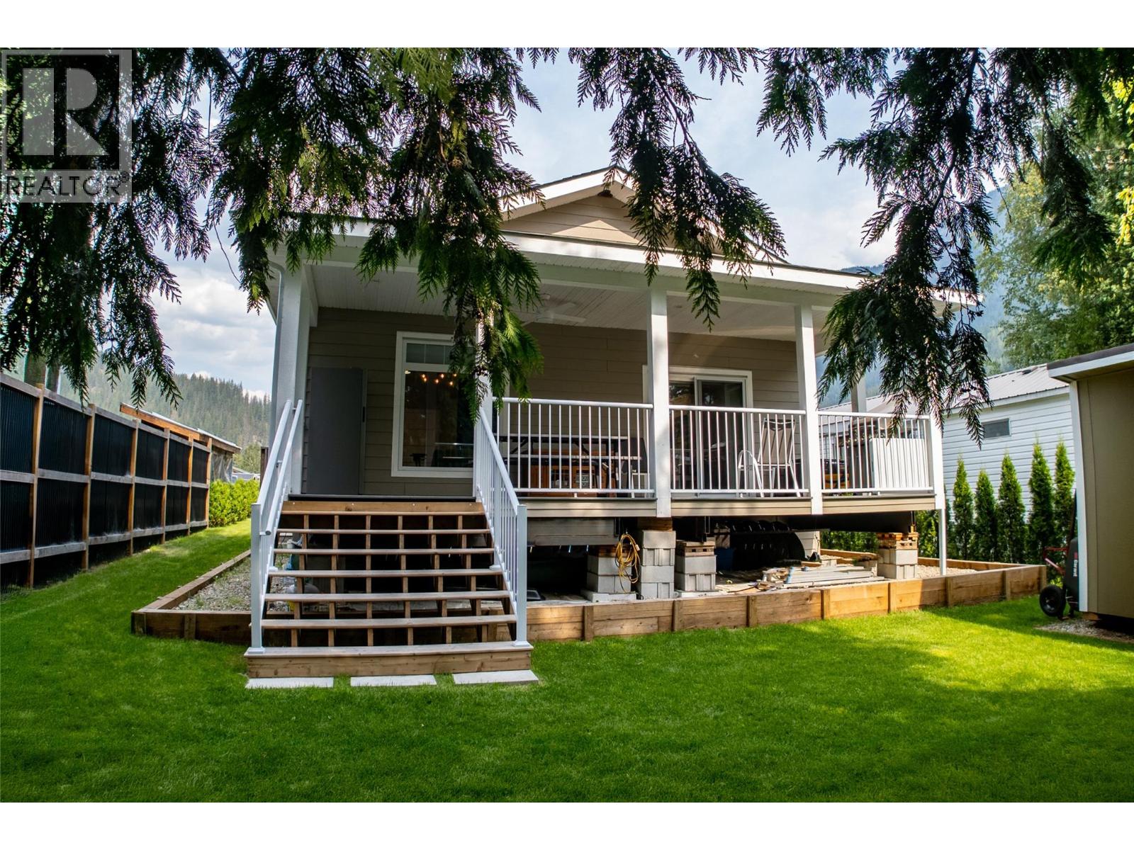 16 Johnson Way, Revelstoke, British Columbia  V0E 2S1 - Photo 1 - 10398494