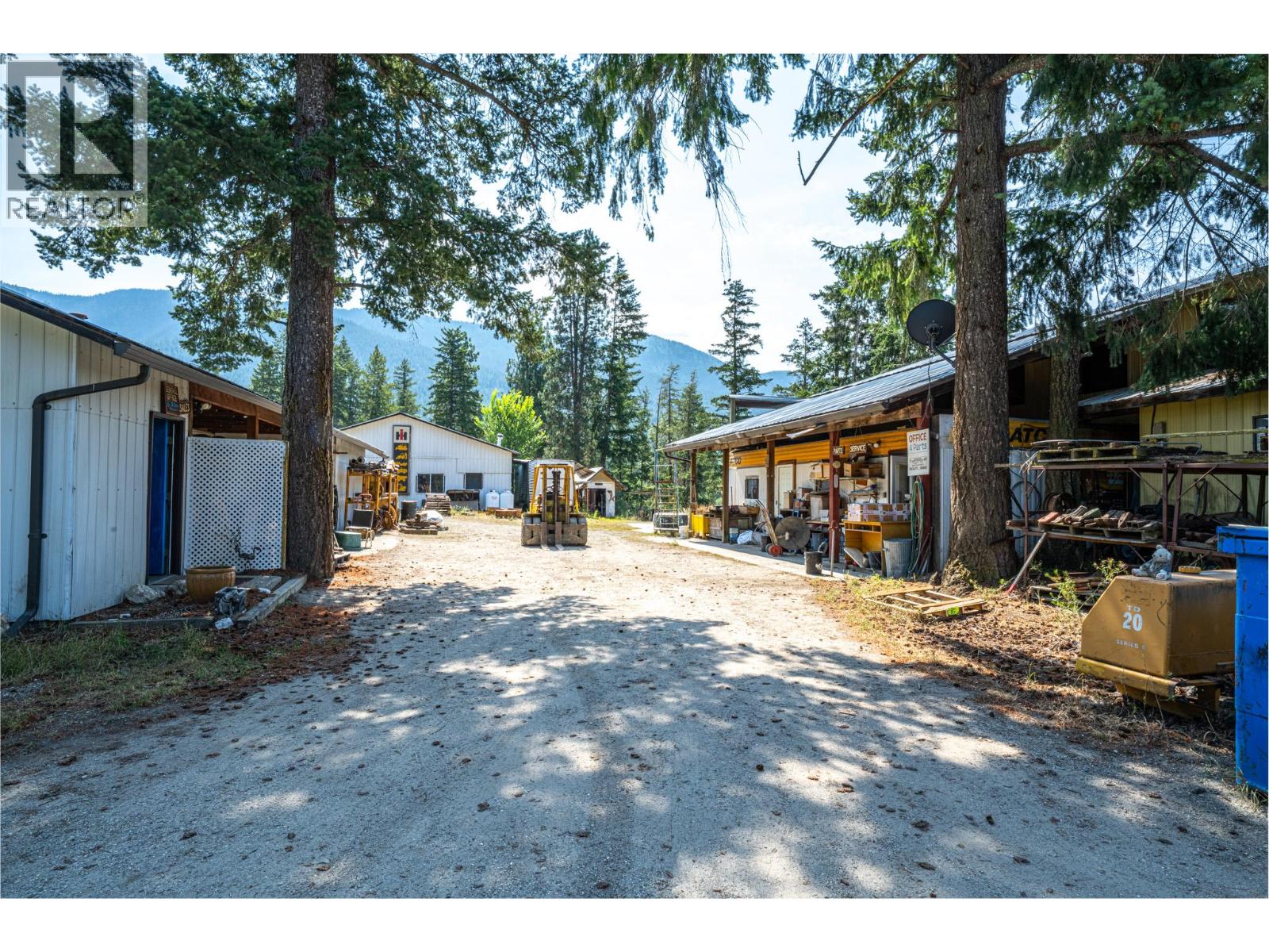 4274 97a Highway, Spallumcheen, British Columbia  V4Y 0S4 - Photo 5 - 10398463