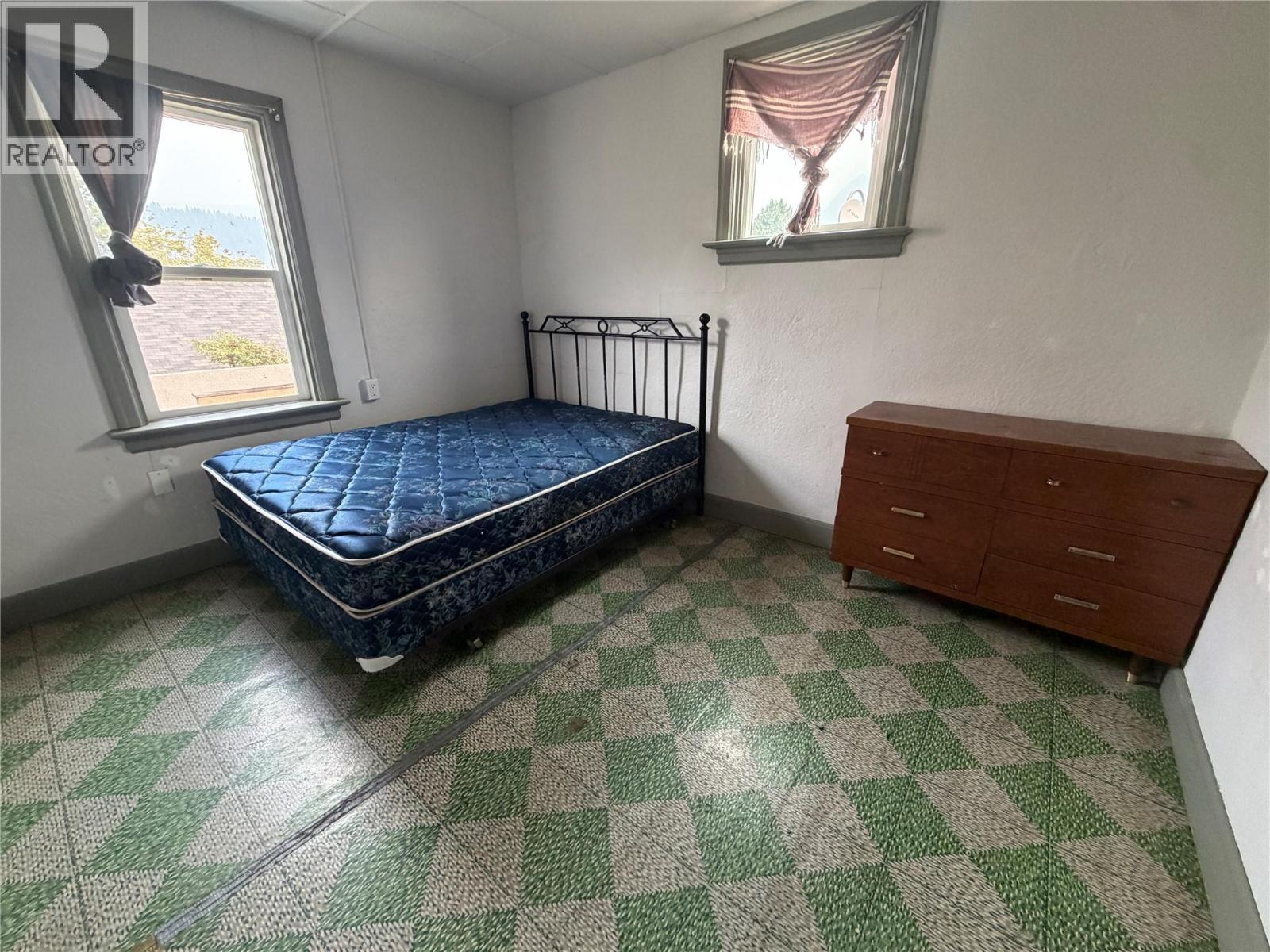 198 Columbia Avenue, Castlegar, British Columbia  V1N 1V6 - Photo 11 - 10398225