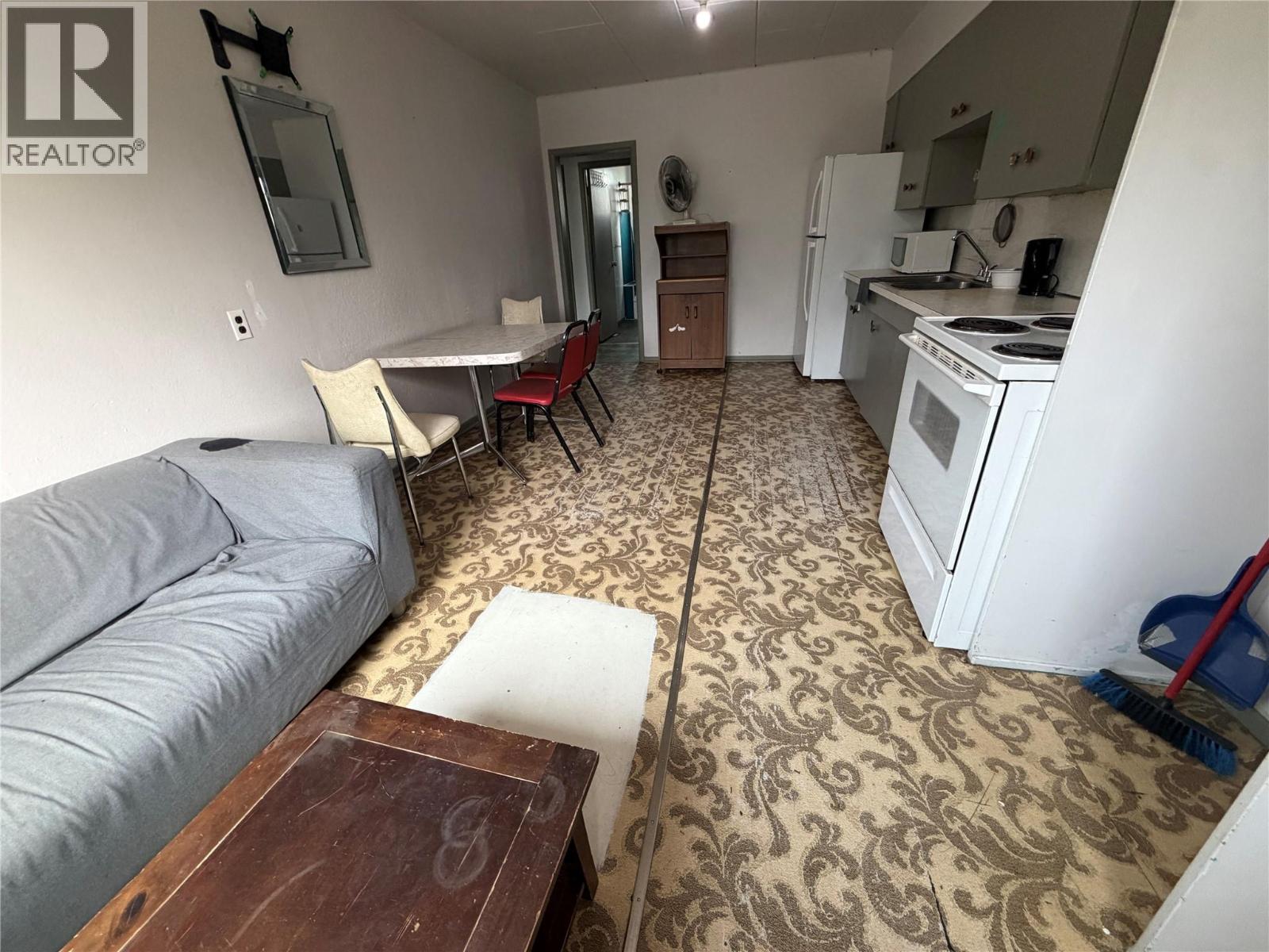 198 Columbia Avenue, Castlegar, British Columbia  V1N 1V6 - Photo 8 - 10398225