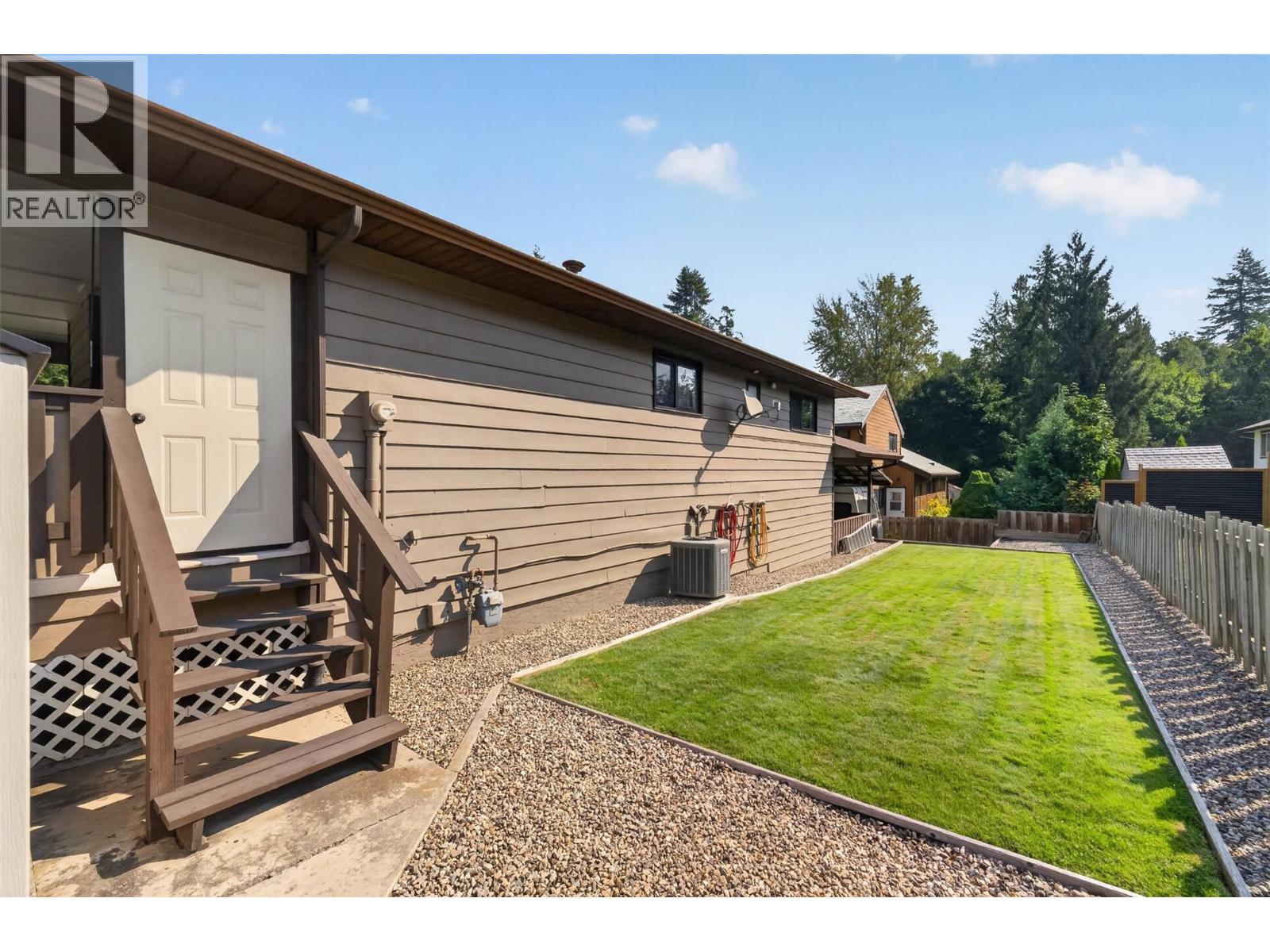 2730 5 Avenue Ne, Salmon Arm, British Columbia  V1E 2K3 - Photo 6 - 10398236