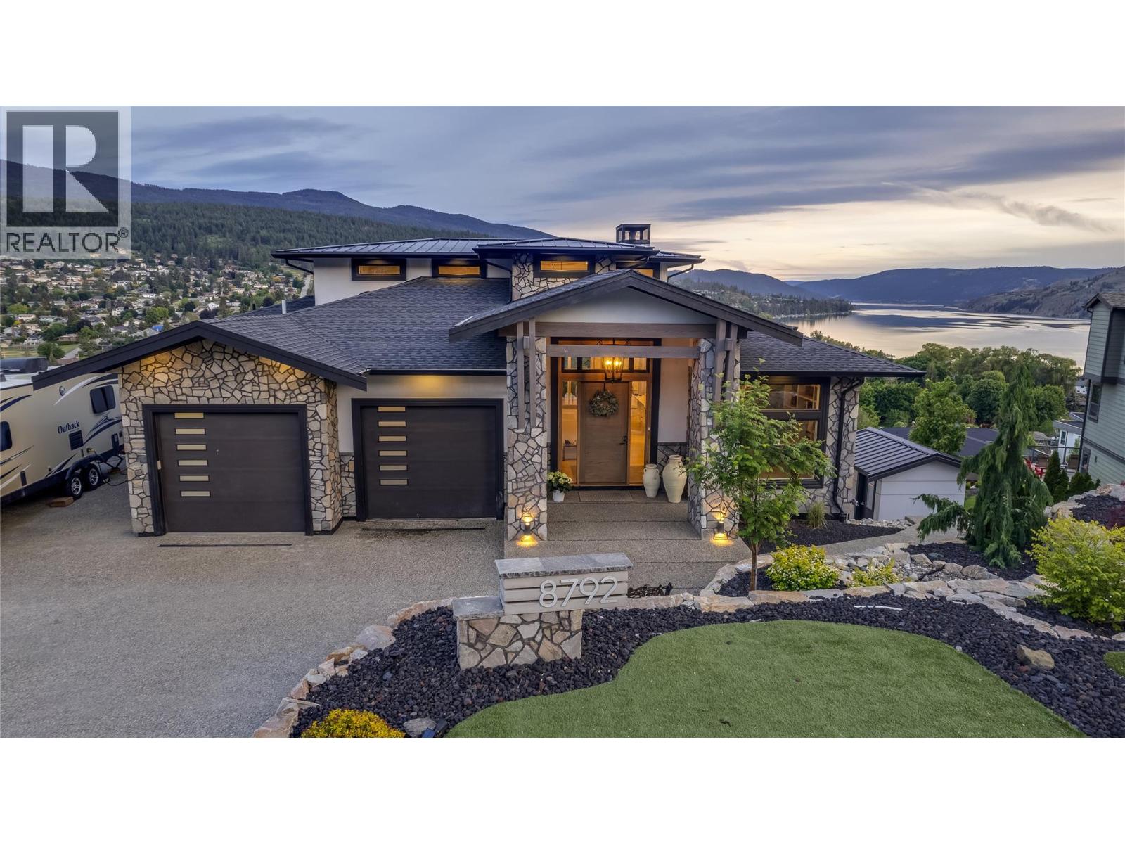 8792 Cortland Place, Coldstream, British Columbia  V1B 4B8 - Photo 2 - 10398519