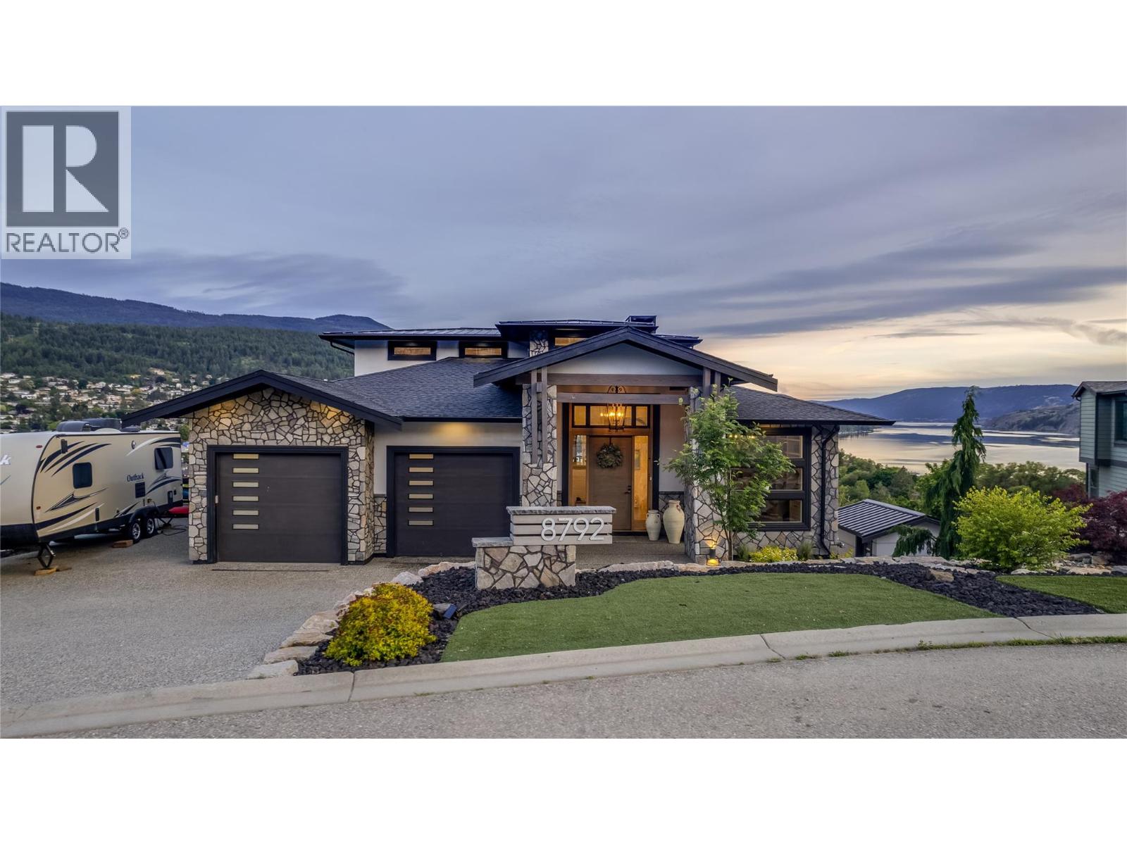8792 Cortland Place, Coldstream, British Columbia  V1B 4B8 - Photo 3 - 10398519