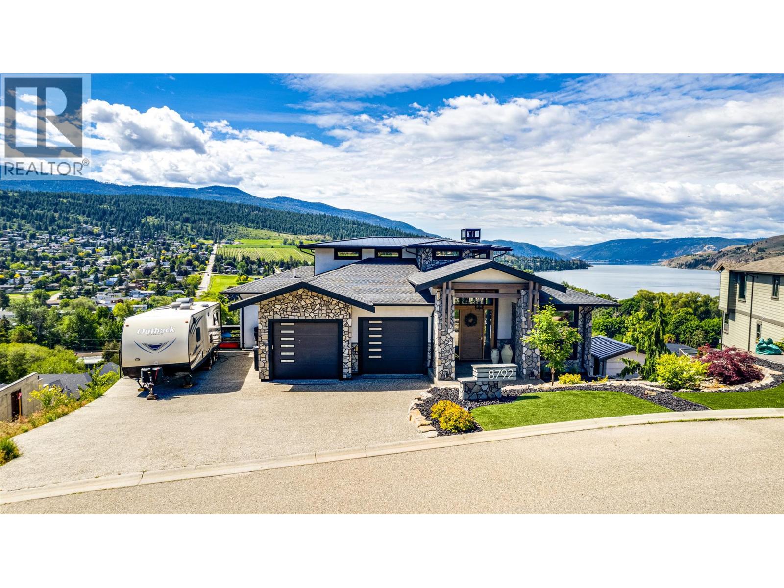 8792 Cortland Place, Coldstream, British Columbia  V1B 4B8 - Photo 4 - 10398519