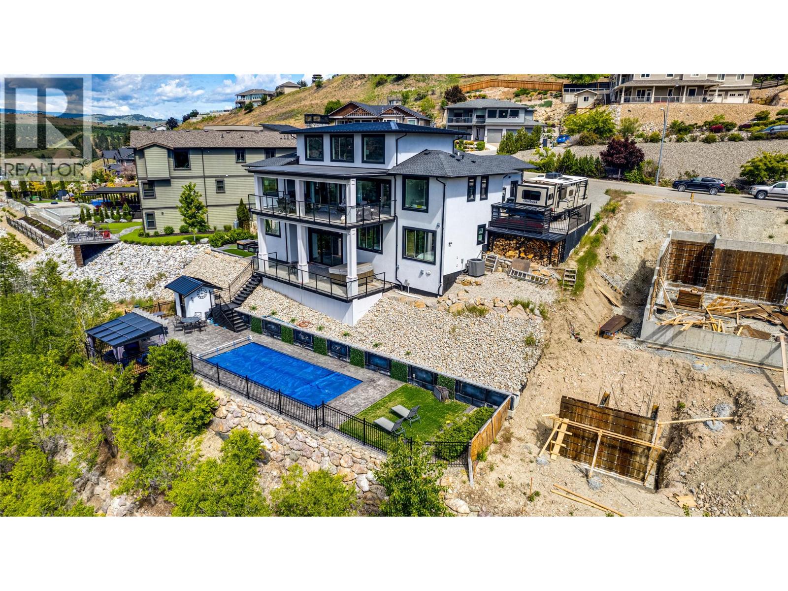 8792 Cortland Place, Coldstream, British Columbia  V1B 4B8 - Photo 7 - 10398519