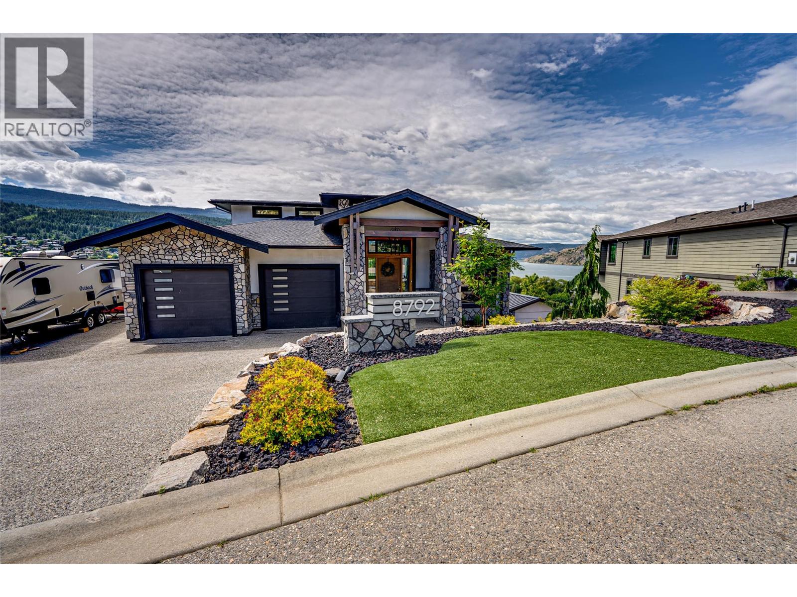 8792 Cortland Place, Coldstream, British Columbia  V1B 4B8 - Photo 9 - 10398519