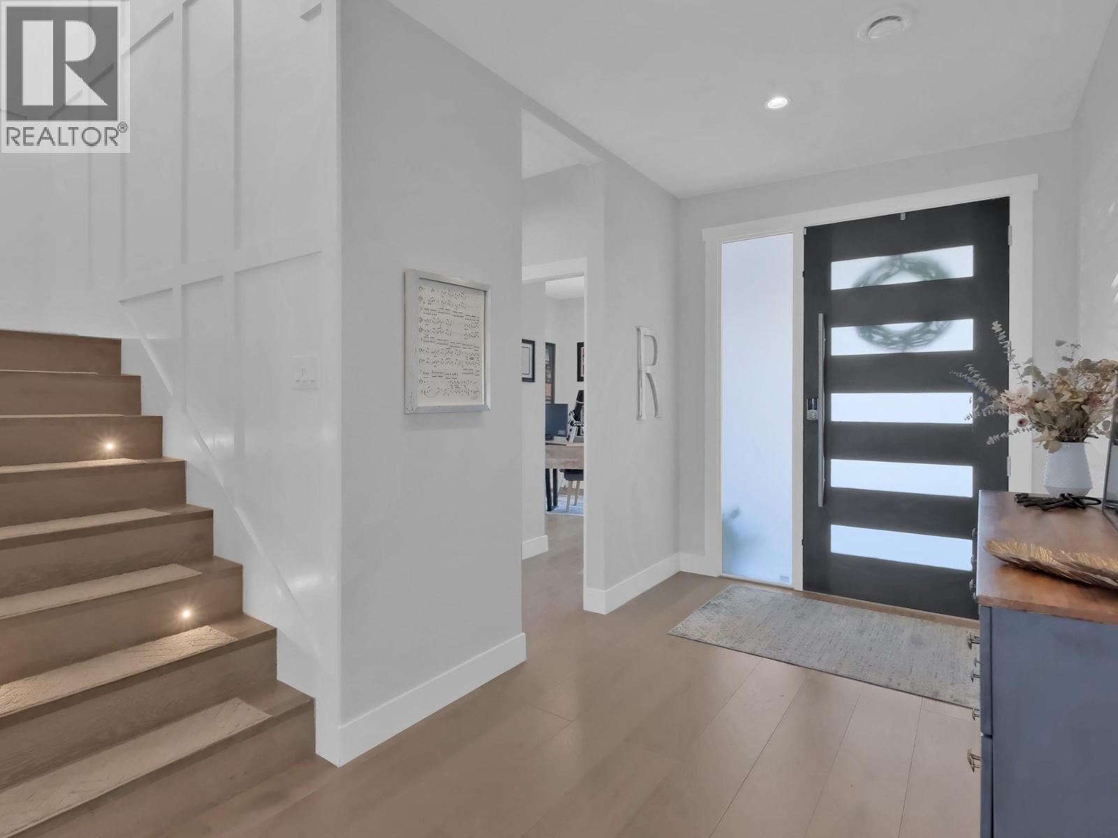 550 Barra Lane, Kelowna, British Columbia  V1P 1T3 - Photo 4 - 10398533