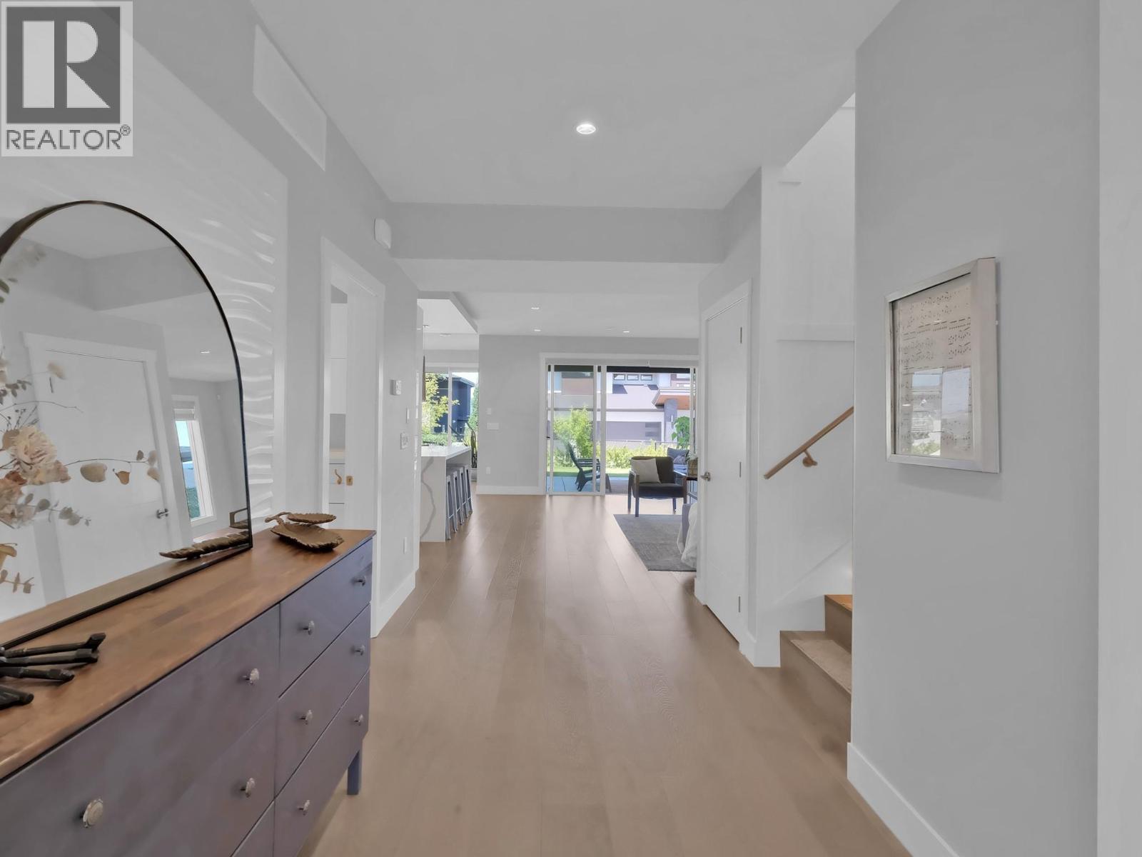 550 Barra Lane, Kelowna, British Columbia  V1P 1T3 - Photo 6 - 10398533