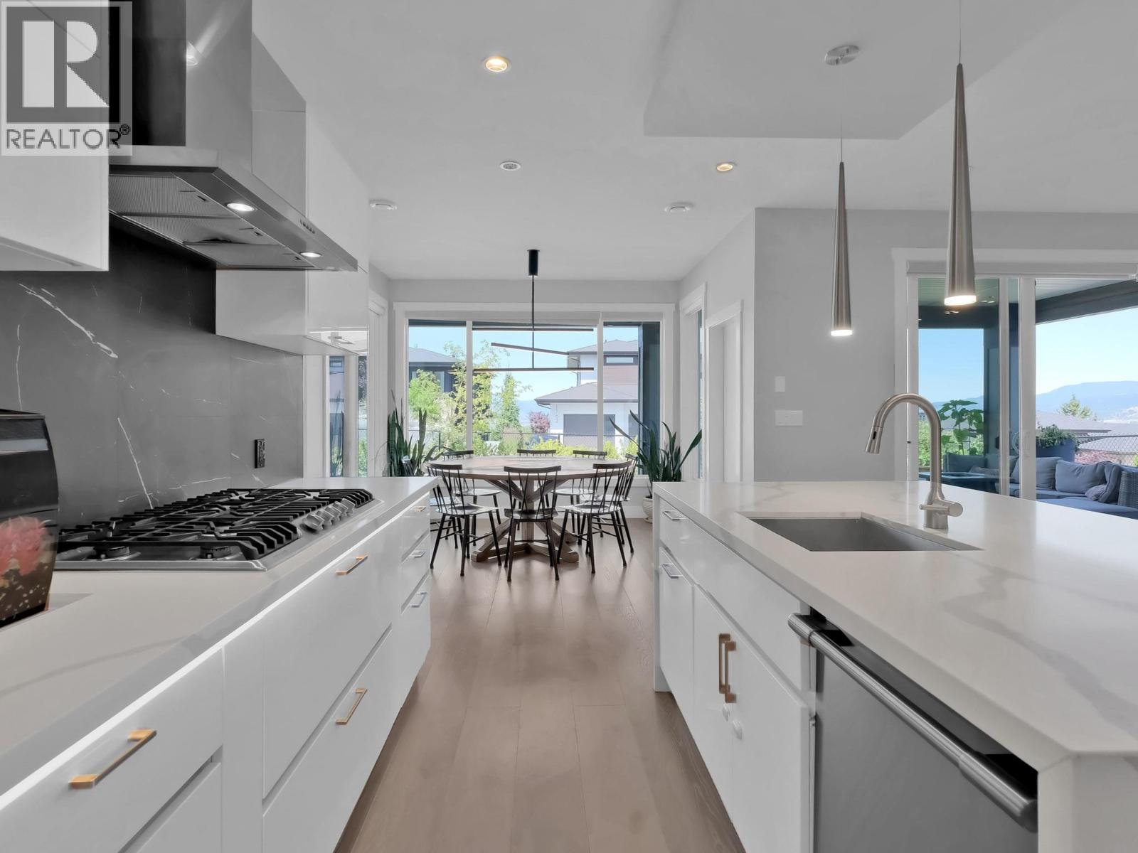 550 Barra Lane, Kelowna, British Columbia  V1P 1T3 - Photo 8 - 10398533