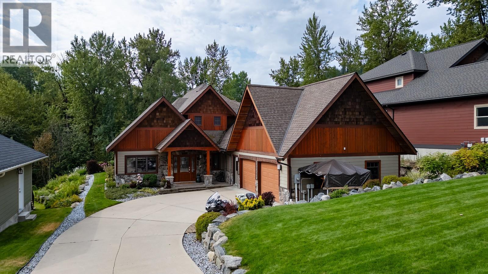 903 Redstone Drive, Rossland, British Columbia  V0G 1Y0 - Photo 1 - 10398064