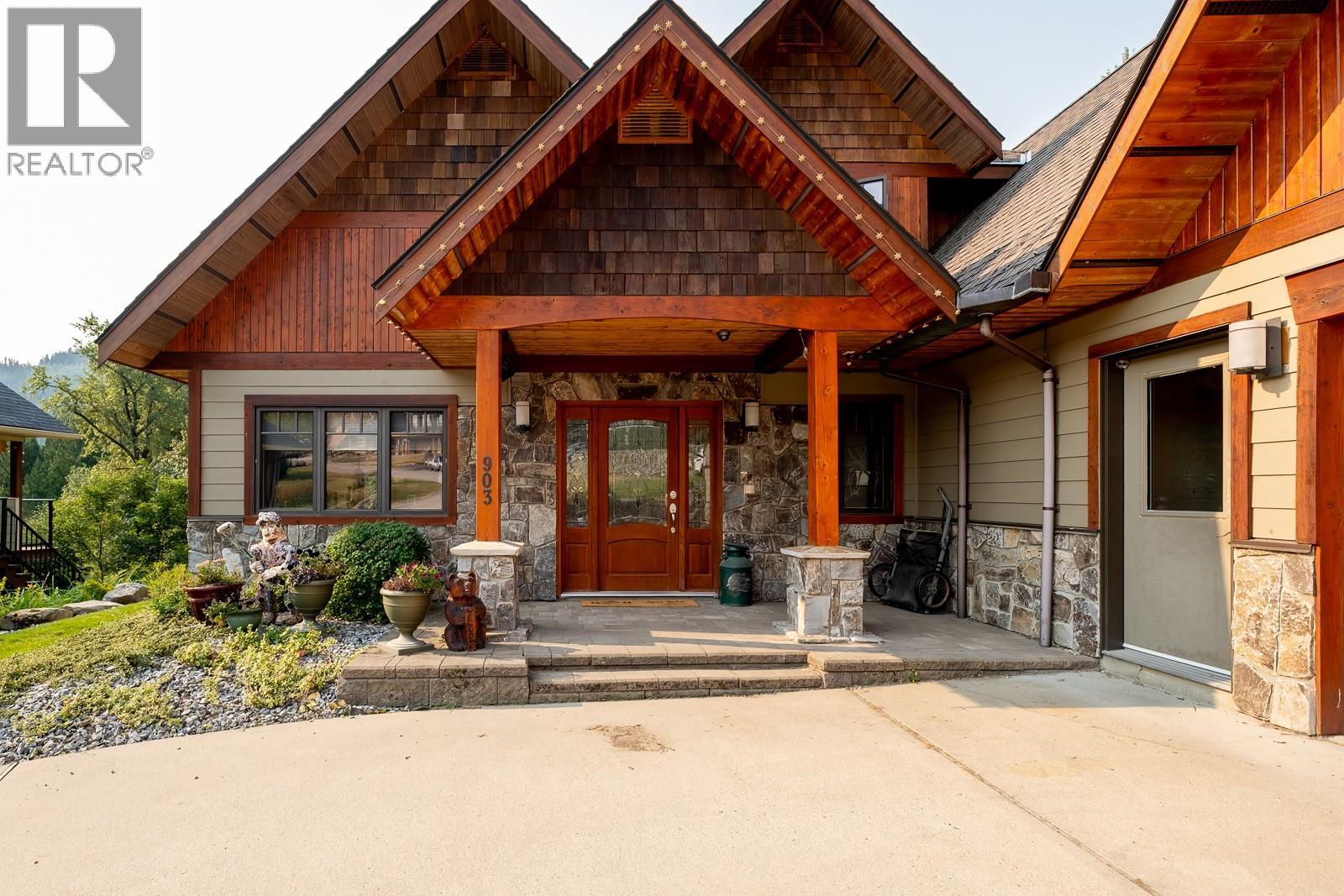 903 Redstone Drive, Rossland, British Columbia  V0G 1Y0 - Photo 3 - 10398064