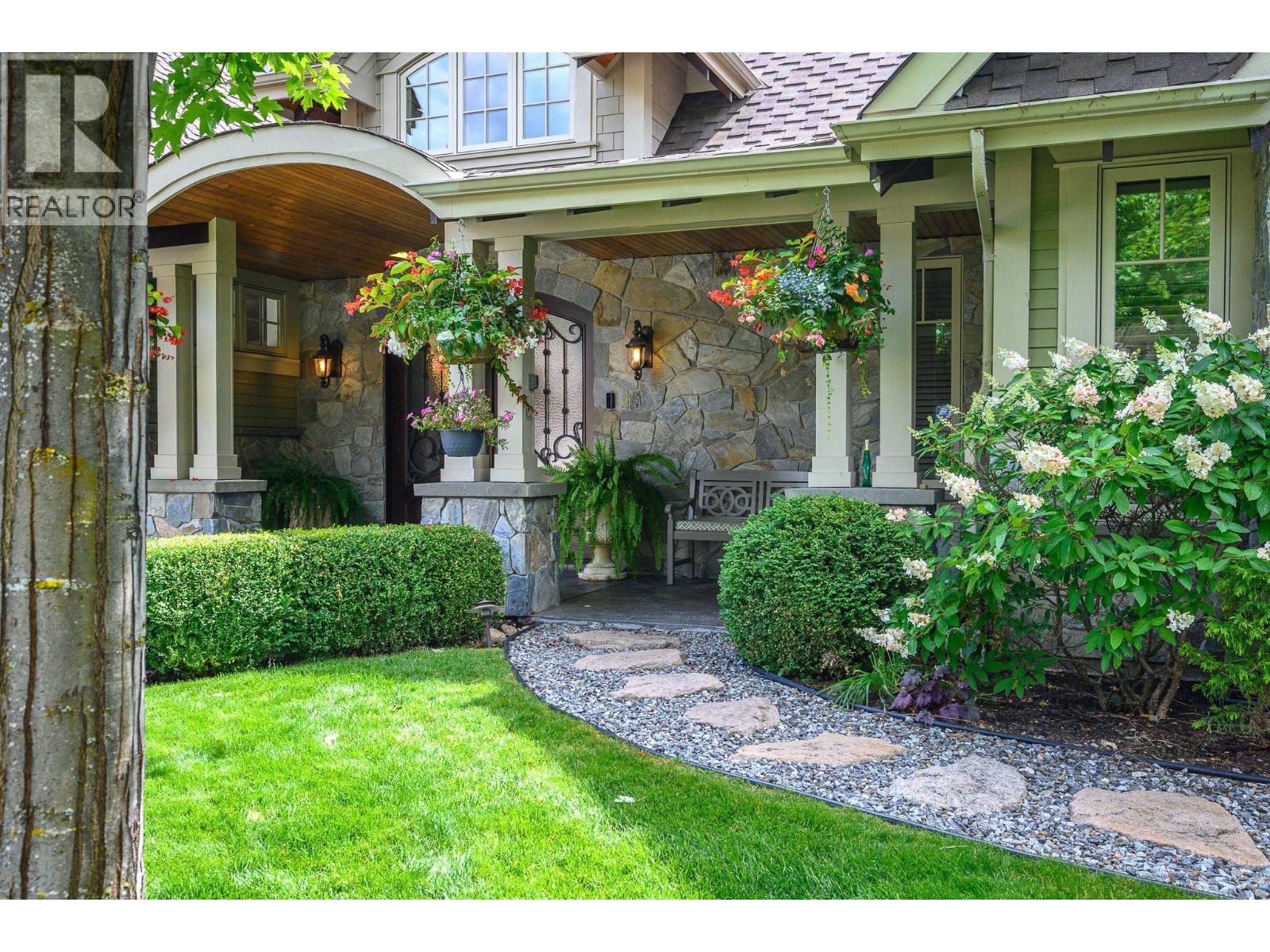 602 Falcon Point Way, Vernon, British Columbia  V1H 2H7 - Photo 11 - 10398517