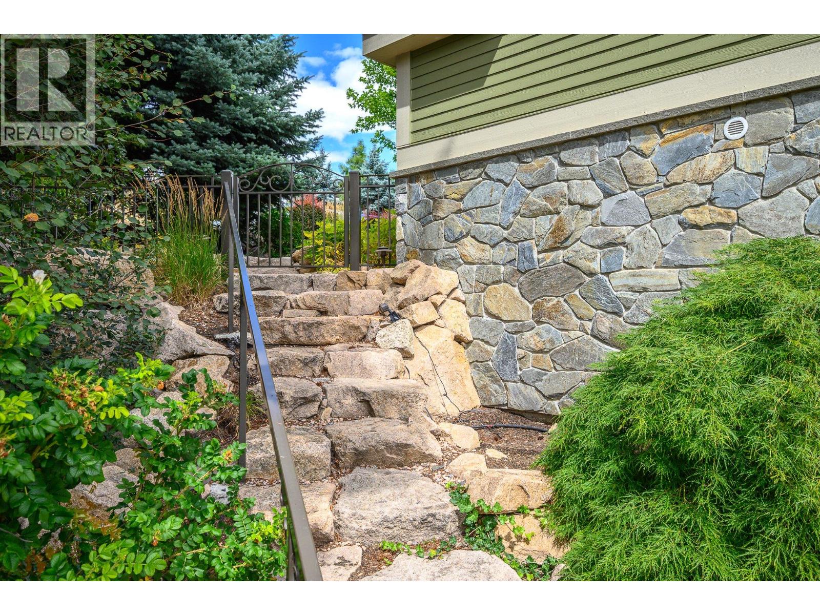 602 Falcon Point Way, Vernon, British Columbia  V1H 2H7 - Photo 71 - 10398517
