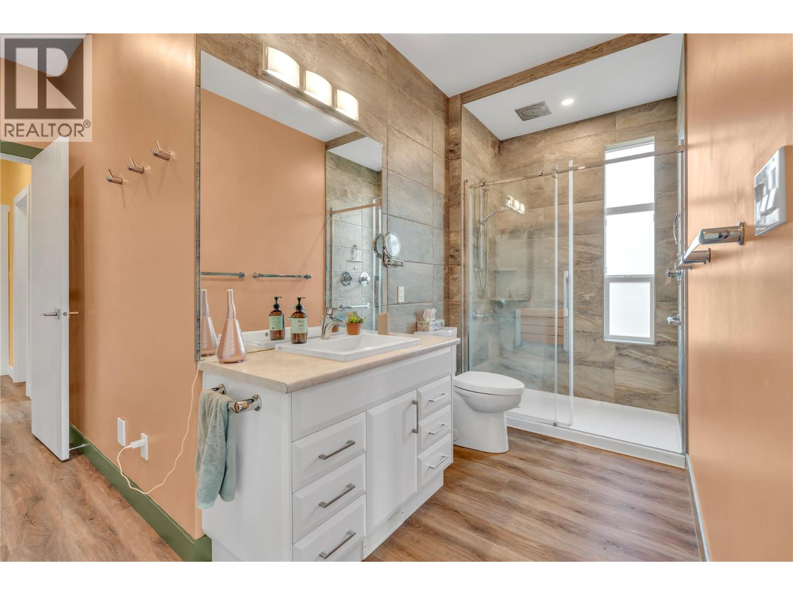 6753 Hillside Place, Oliver, British Columbia  V0H 1T0 - Photo 10 - 10398527