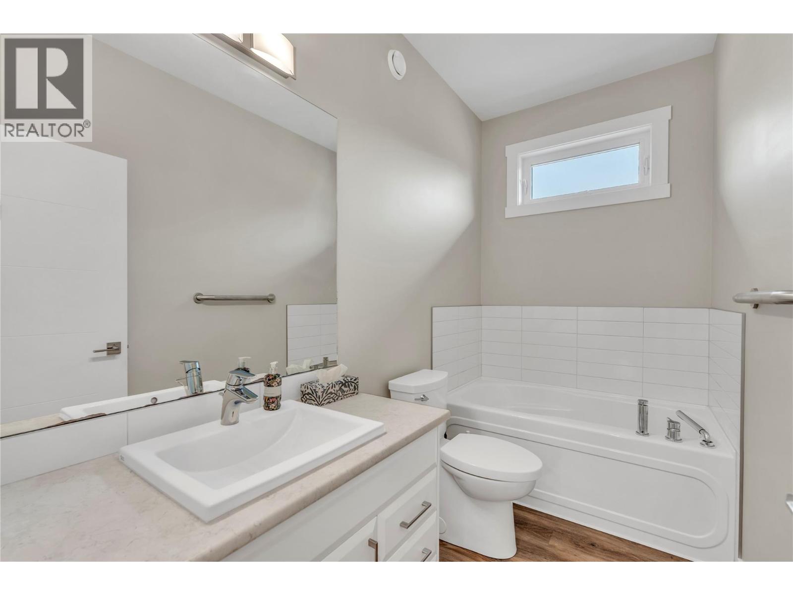 6753 Hillside Place, Oliver, British Columbia  V0H 1T0 - Photo 12 - 10398527