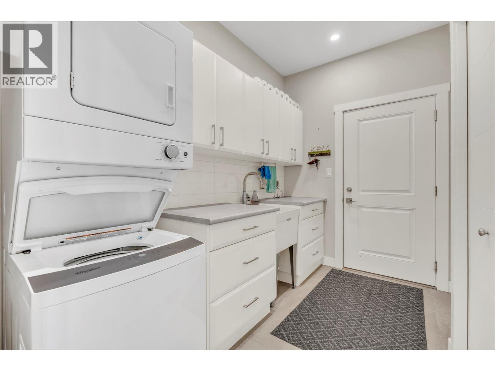 6753 Hillside Place, Oliver, British Columbia  V0H 1T0 - Photo 14 - 10398527