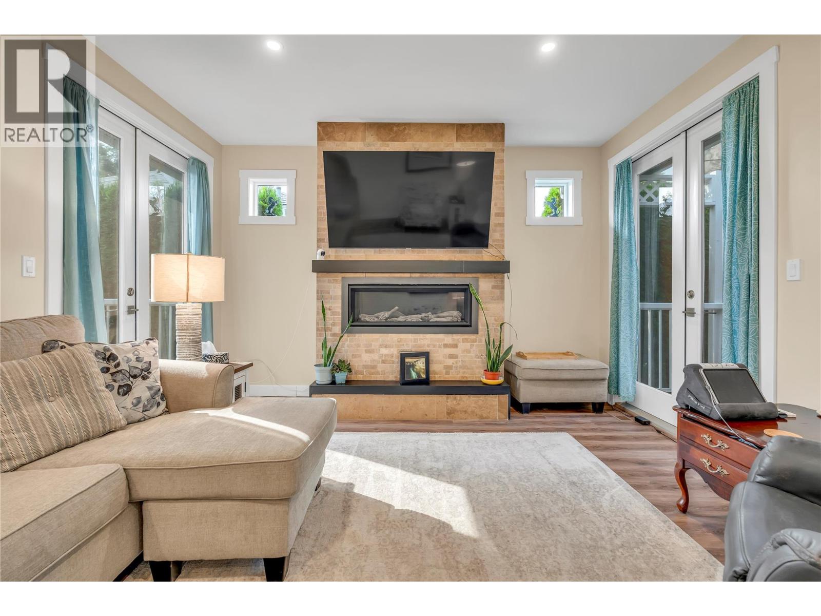6753 Hillside Place, Oliver, British Columbia  V0H 1T0 - Photo 4 - 10398527