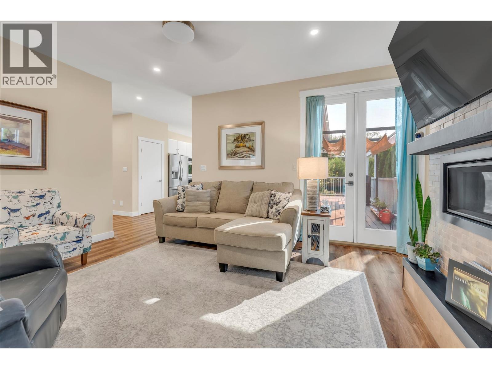 6753 Hillside Place, Oliver, British Columbia  V0H 1T0 - Photo 6 - 10398527