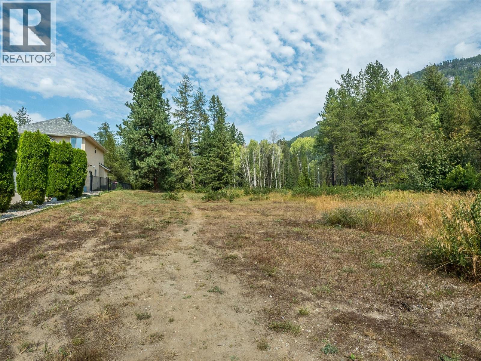 1629 Putter Lane, Castlegar, British Columbia  V1N 4W7 - Photo 4 - 10398418
