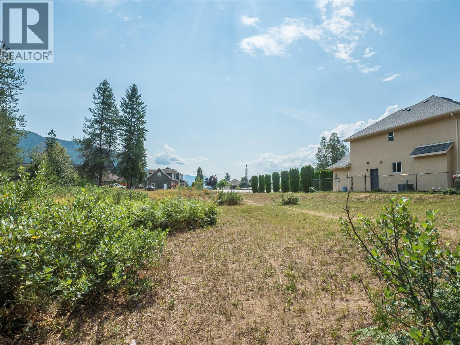 1629 Putter Lane, Castlegar, British Columbia  V1N 4W7 - Photo 5 - 10398418