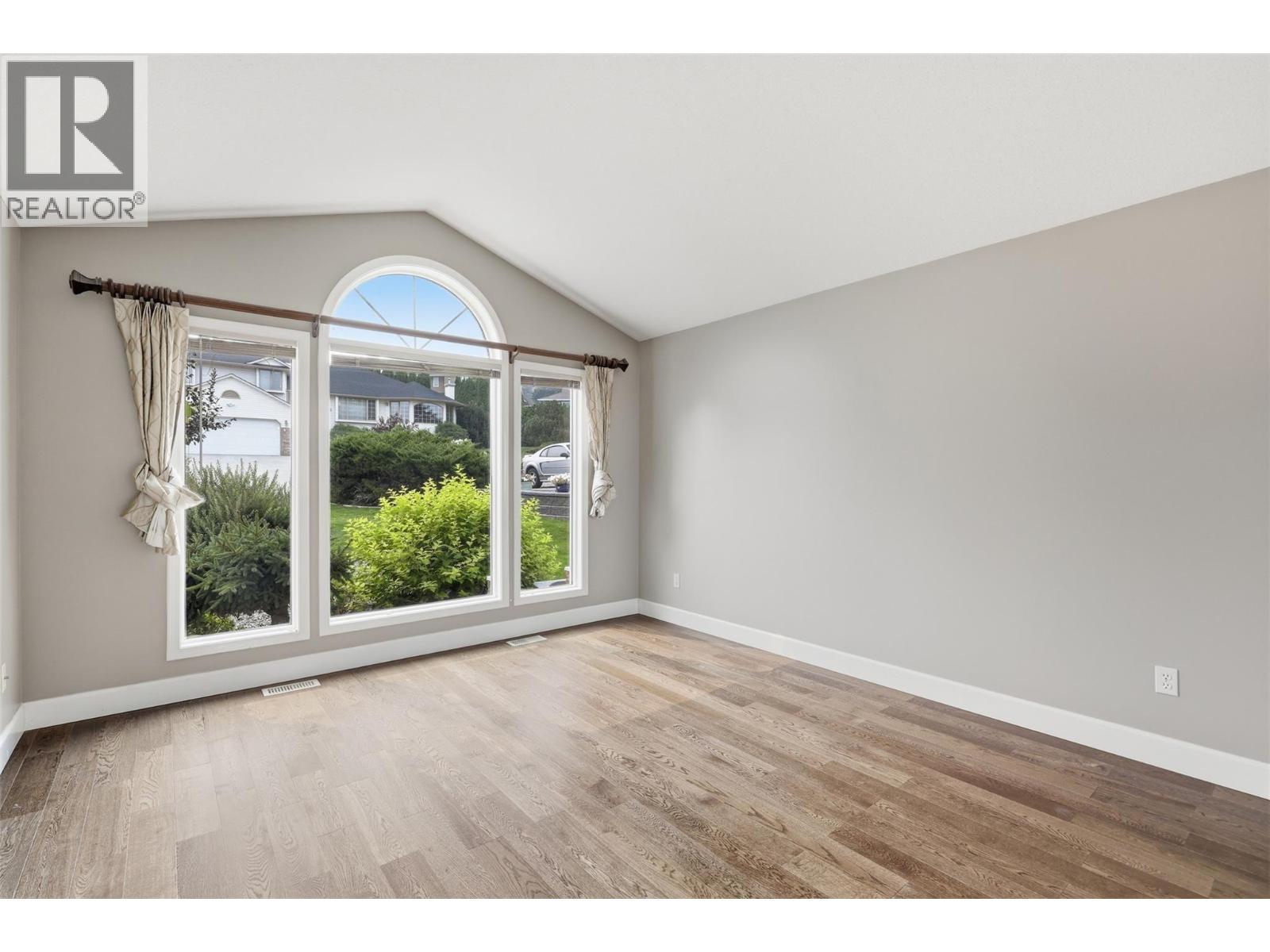 1954 Stirling Drive, Kamloops, British Columbia  V1S 1P9 - Photo 6 - 10398574