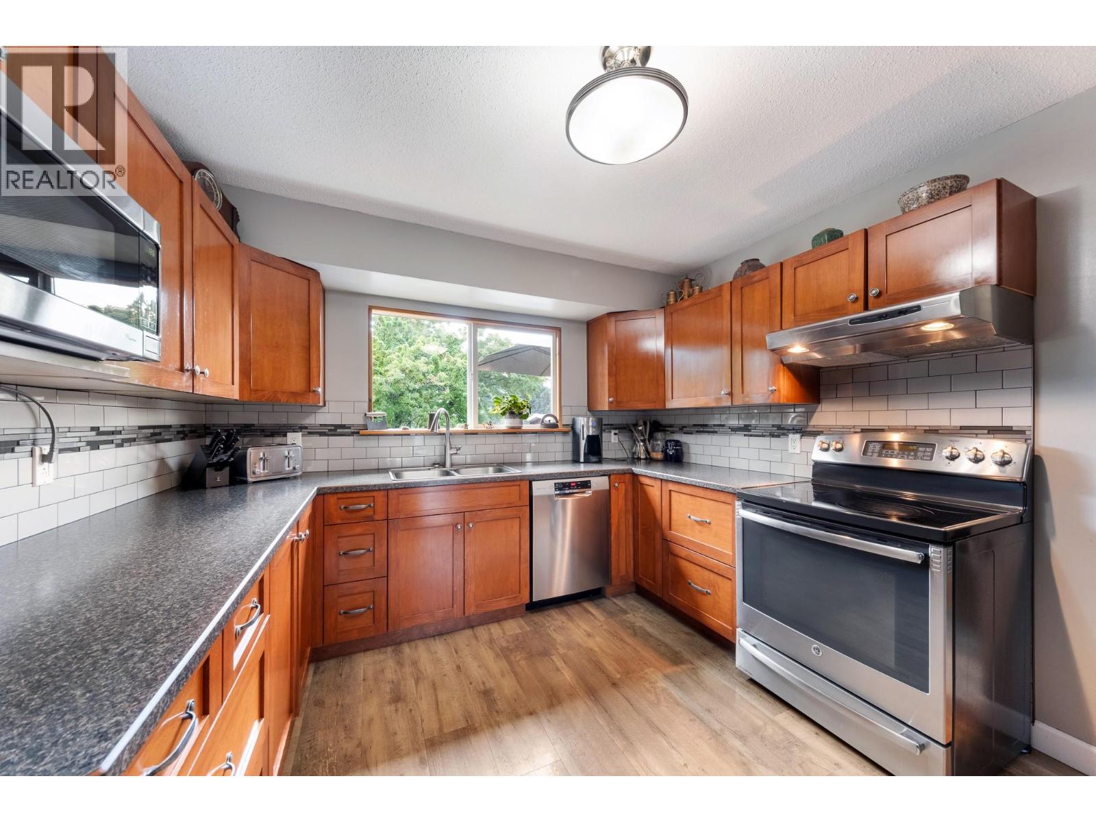 12300 Ormsby Drive, Coldstream, British Columbia  V1B 1H8 - Photo 3 - 10397814