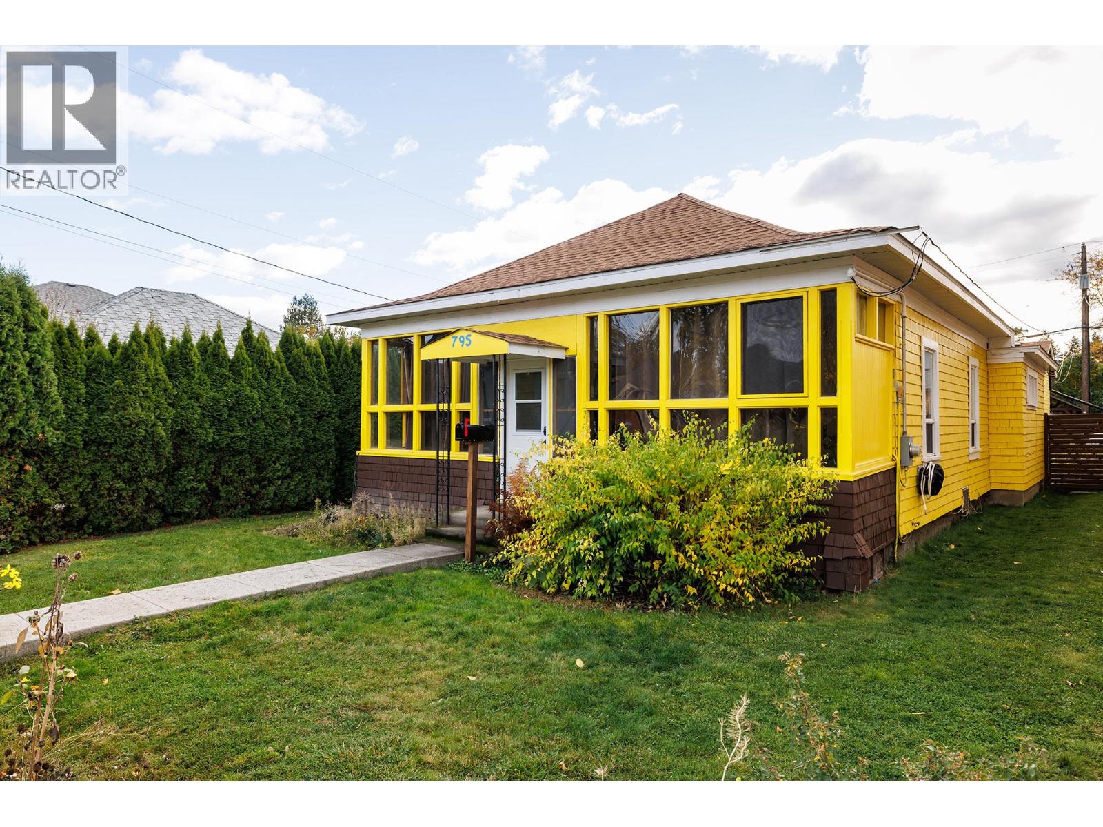 795 Lawson Avenue, Kelowna, British Columbia  V1Y 6S9 - Photo 1 - 10398520