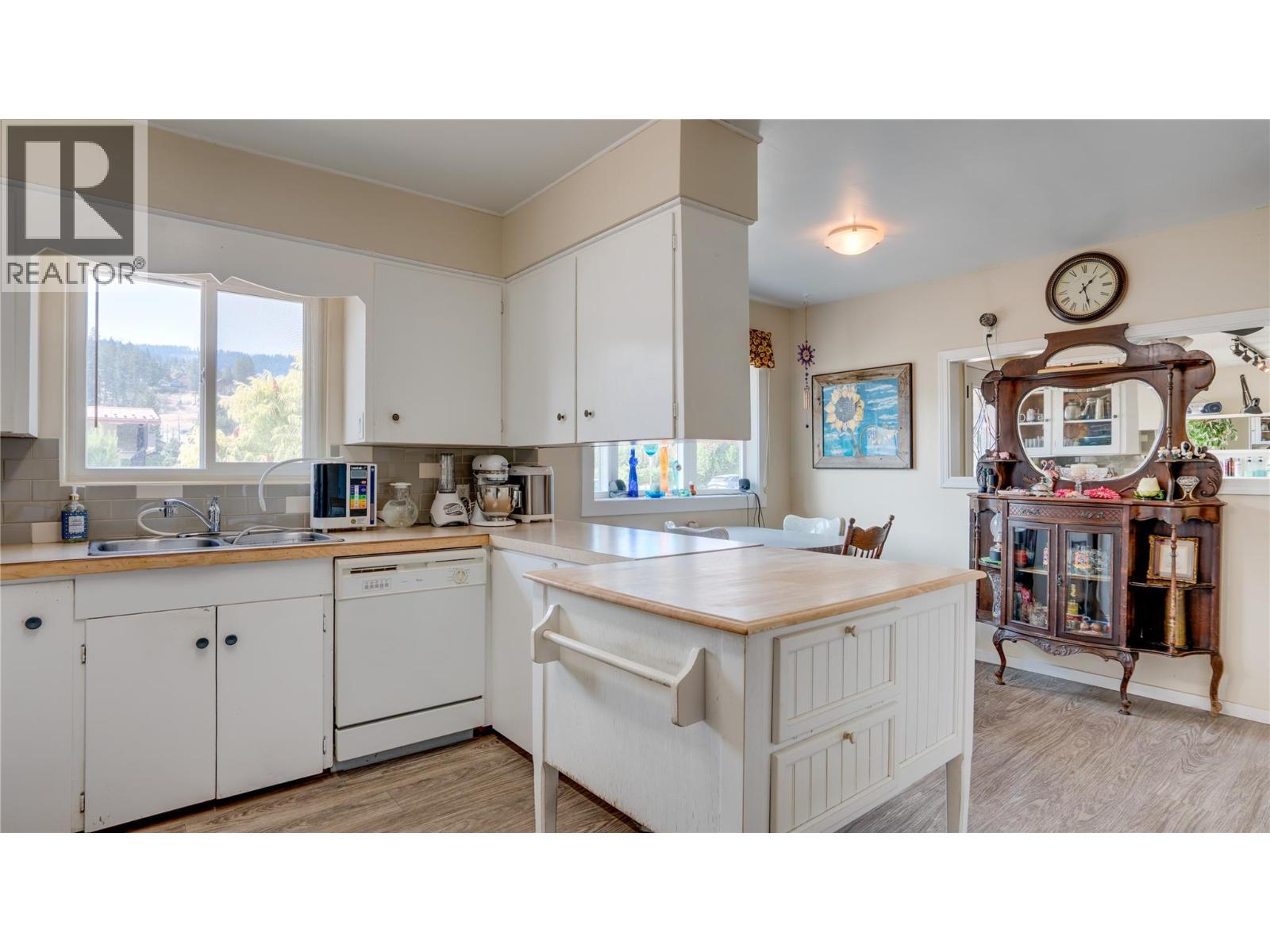 1007 George Street, Enderby, British Columbia  V0E 1V0 - Photo 10 - 10398313