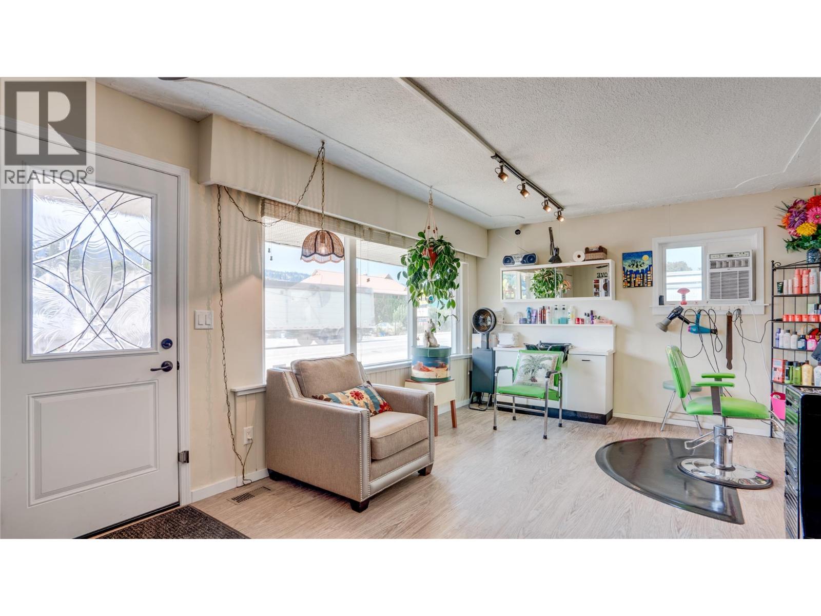 1007 George Street, Enderby, British Columbia  V0E 1V0 - Photo 4 - 10398313