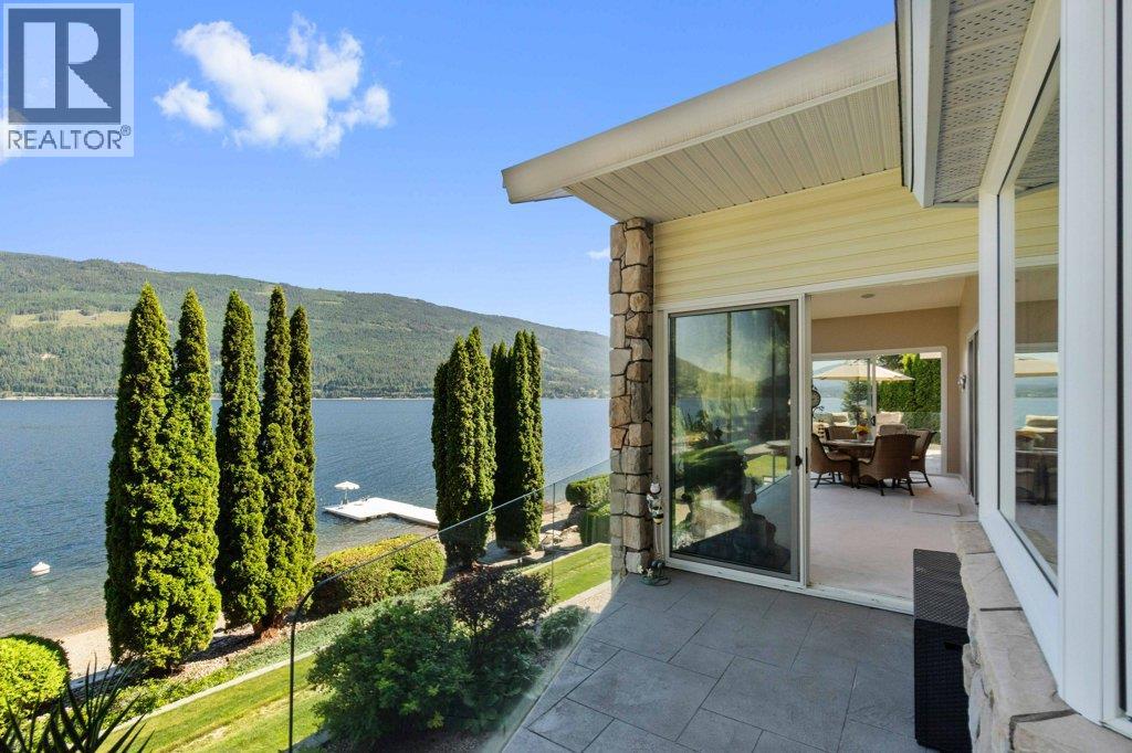 4842 Sunnybrae Canoe Point Road, Tappen, British Columbia  V0E 2X1 - Photo 11 - 10398604