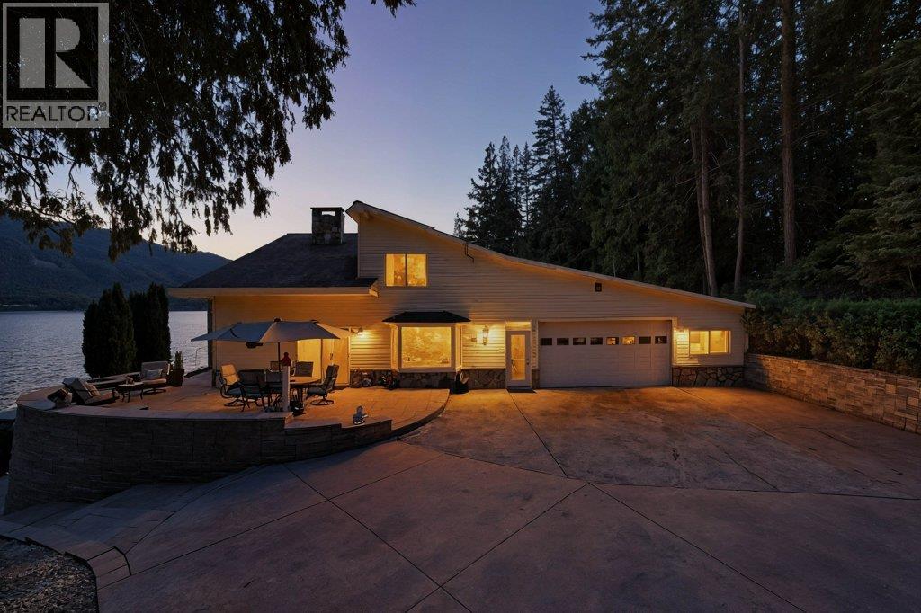 4842 Sunnybrae Canoe Point Road, Tappen, British Columbia  V0E 2X1 - Photo 3 - 10398604