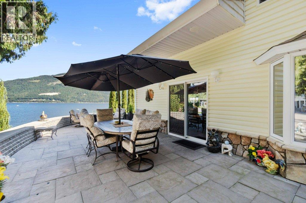 4842 Sunnybrae Canoe Point Road, Tappen, British Columbia  V0E 2X1 - Photo 9 - 10398604