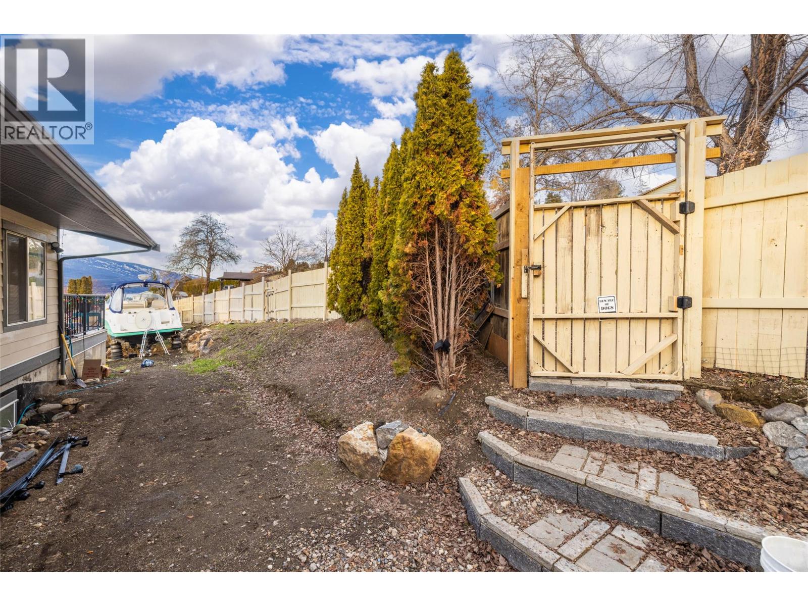 10957 Pheasant Road, Lake Country, British Columbia  V4V 1W9 - Photo 3 - 10398504