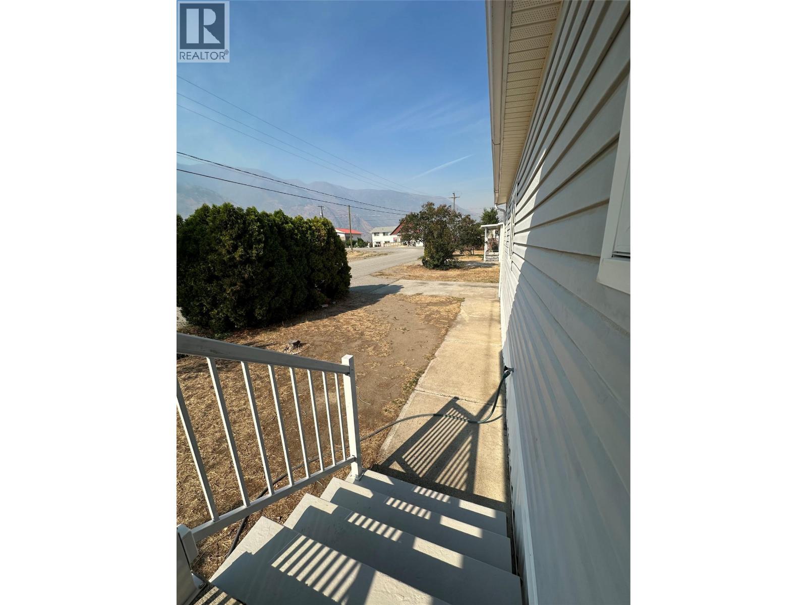 908 Blakeborough Avenue, Keremeos, British Columbia  V0X 1N2 - Photo 40 - 10397342