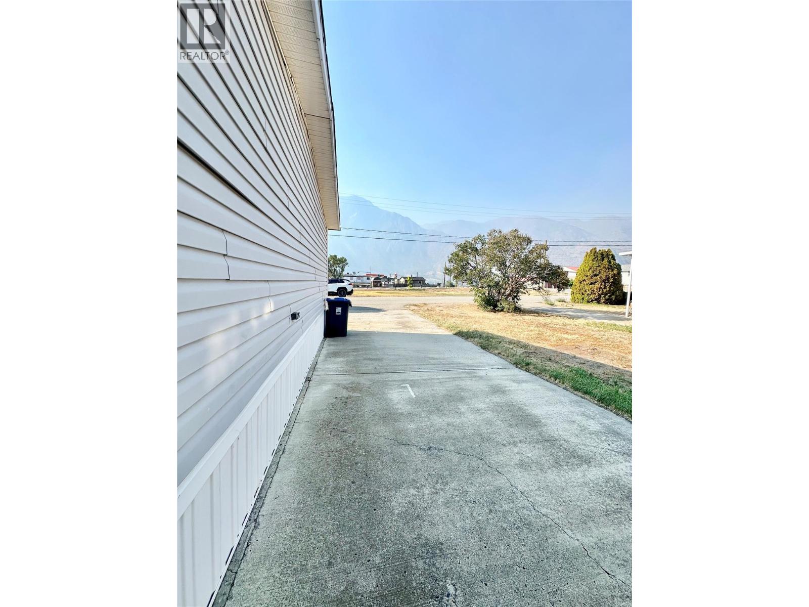908 Blakeborough Avenue, Keremeos, British Columbia  V0X 1N2 - Photo 9 - 10397342