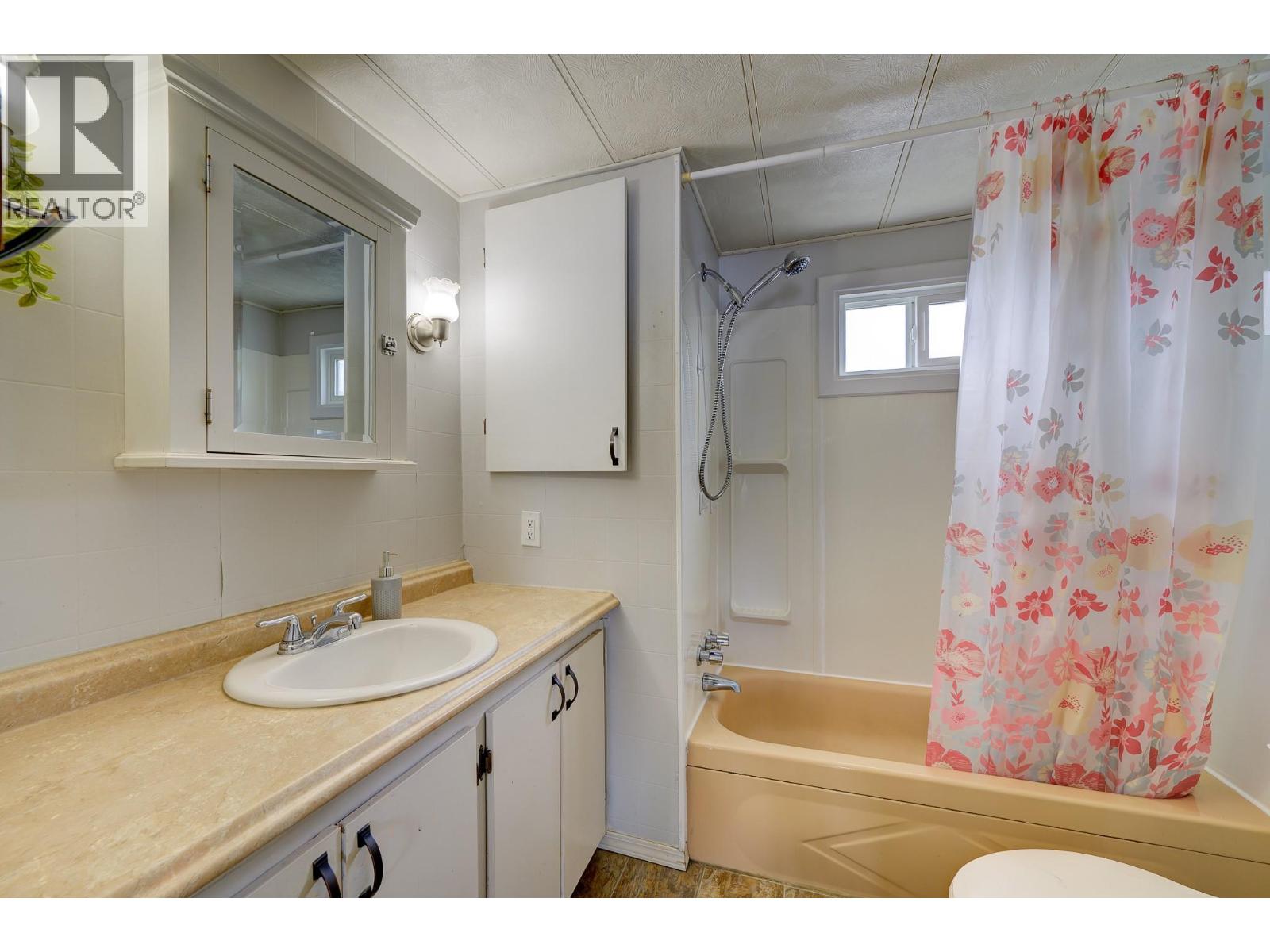2400 Oakdale Way Unit# 112, Kamloops, British Columbia  V2B 6W7 - Photo 12 - 10398623