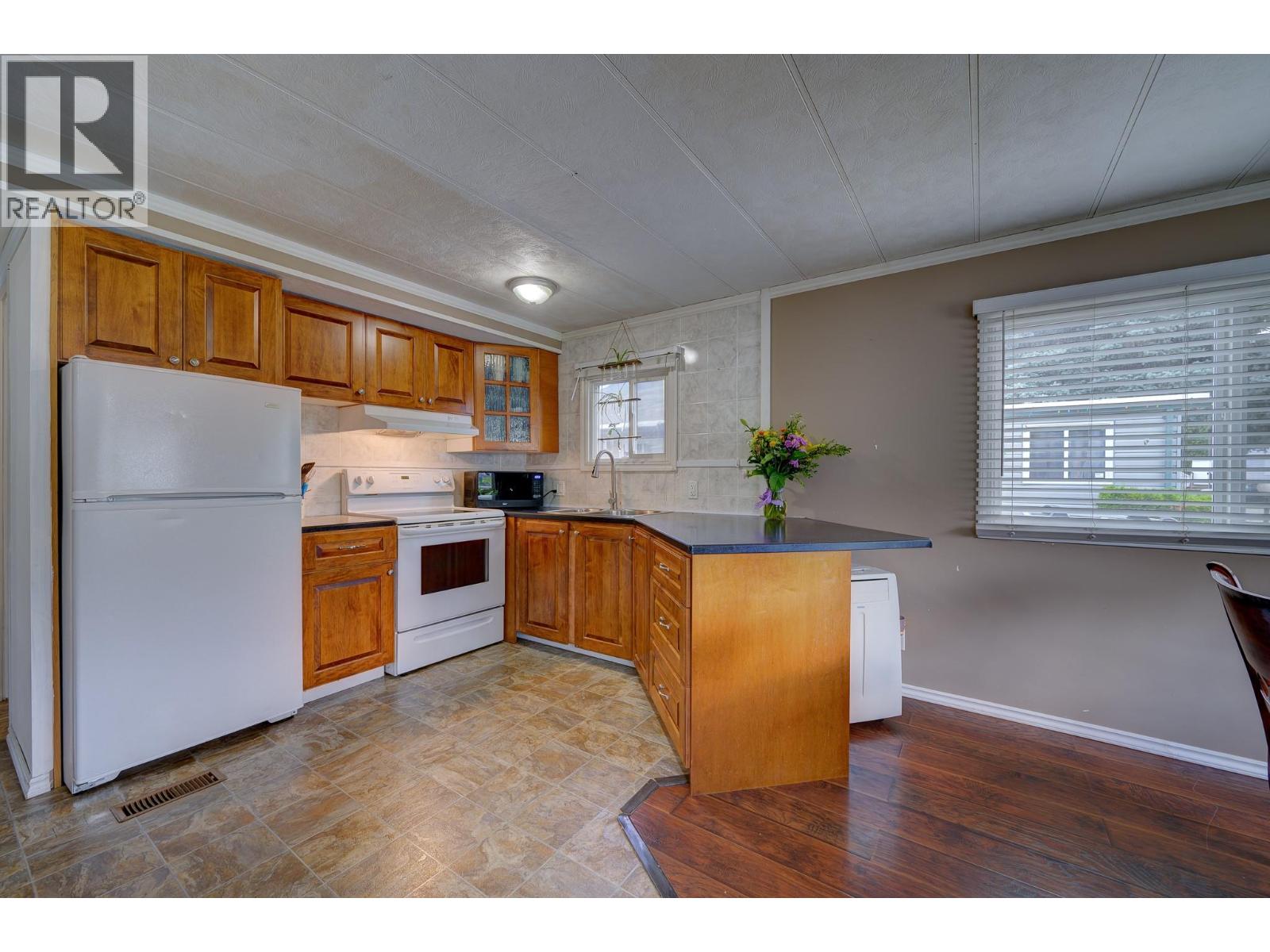 2400 Oakdale Way Unit# 112, Kamloops, British Columbia  V2B 6W7 - Photo 2 - 10398623