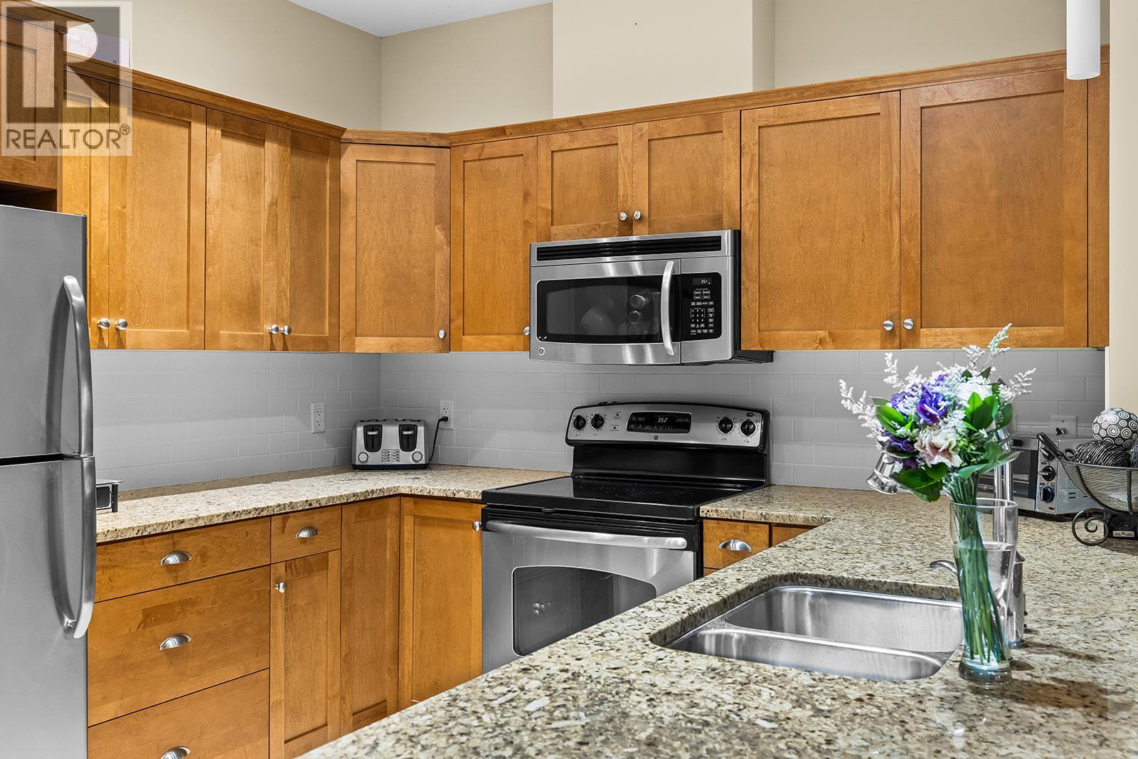 1990 Upper Sundance Drive Unit# 3307, West Kelowna, British Columbia  V4T 3E7 - Photo 2 - 10398558