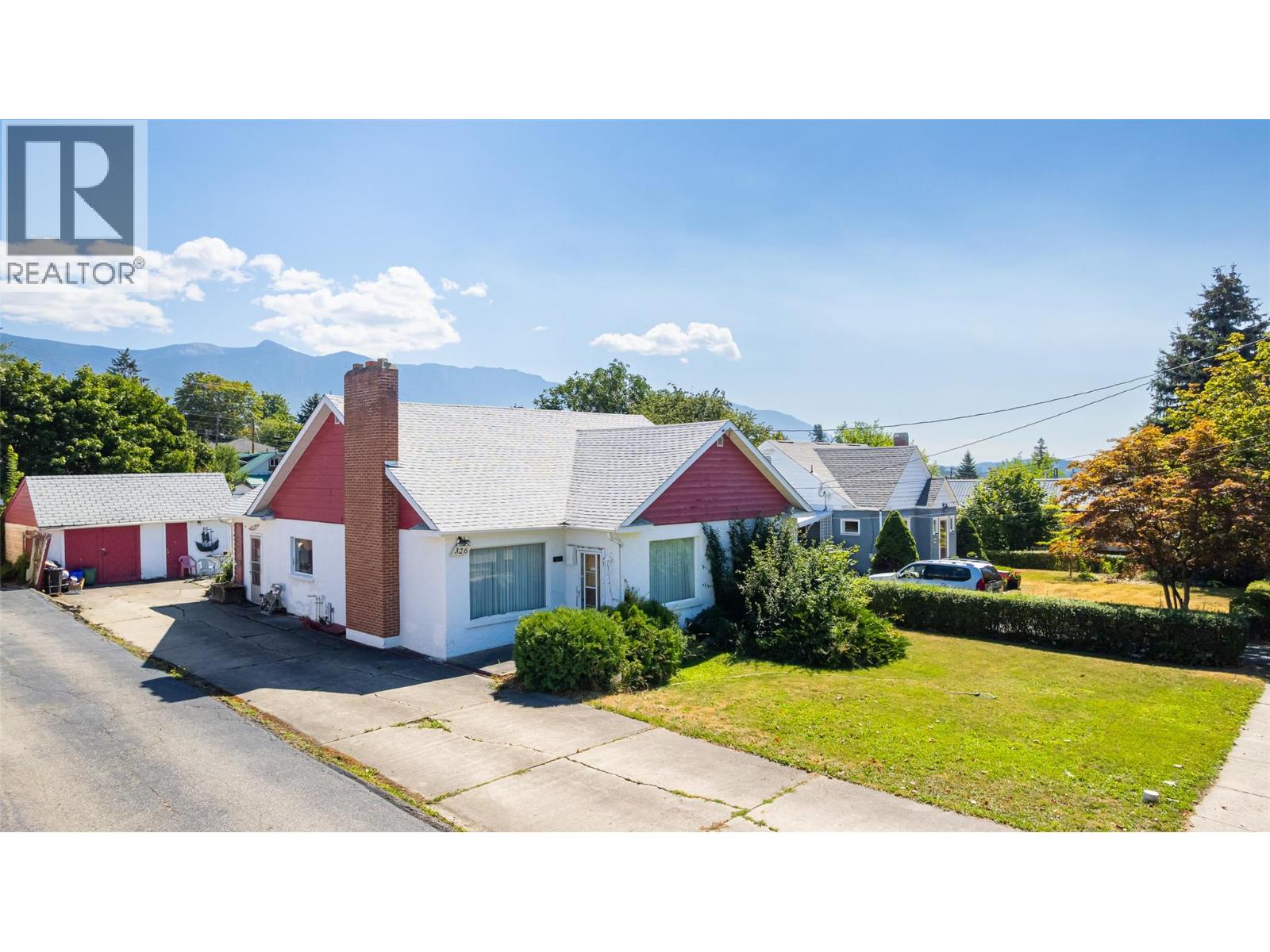 326 10th Avenue N, Creston, British Columbia  V0B 1G0 - Photo 1 - 10398183