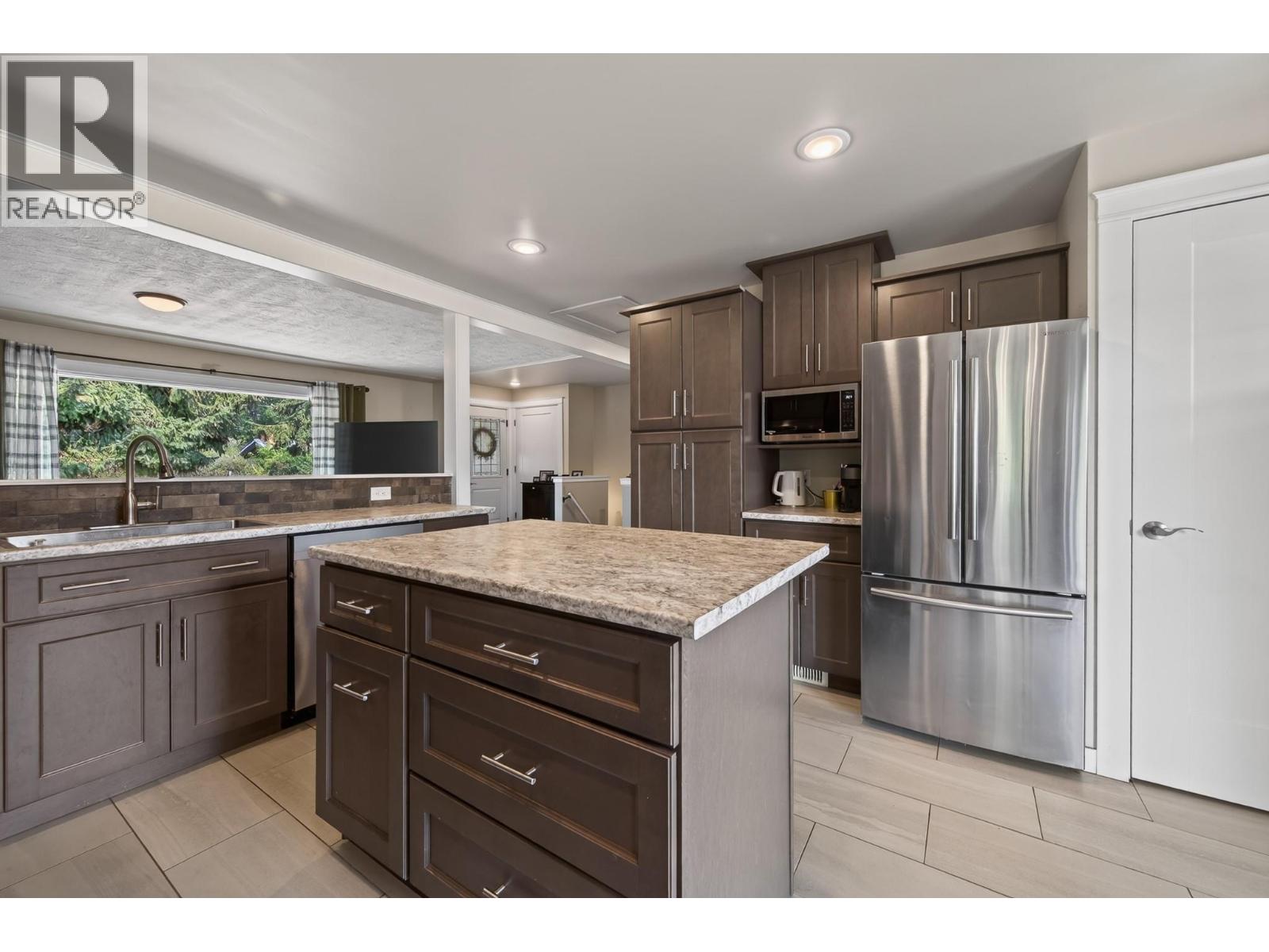 2545 Young Avenue, Kamloops, British Columbia  V2B 4M9 - Photo 11 - 10398653